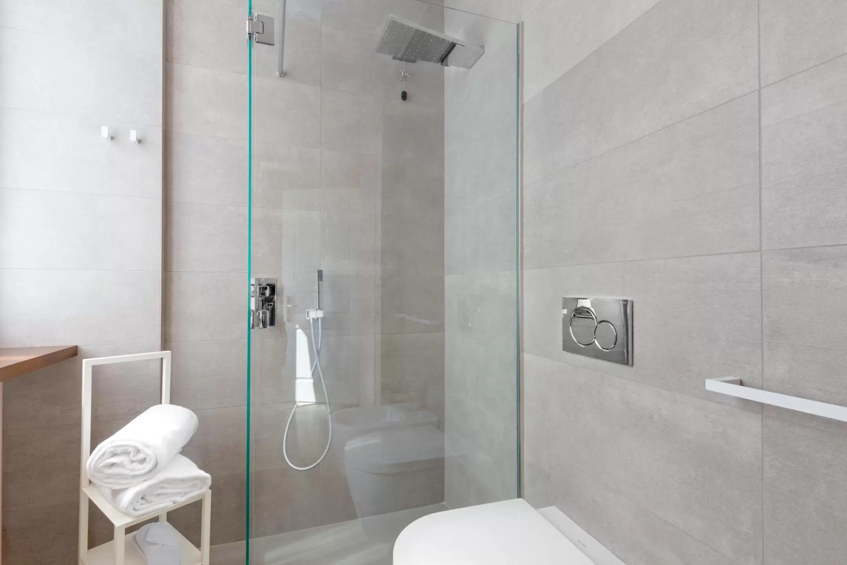 Shower, Bathroom in Le Funi Hotel