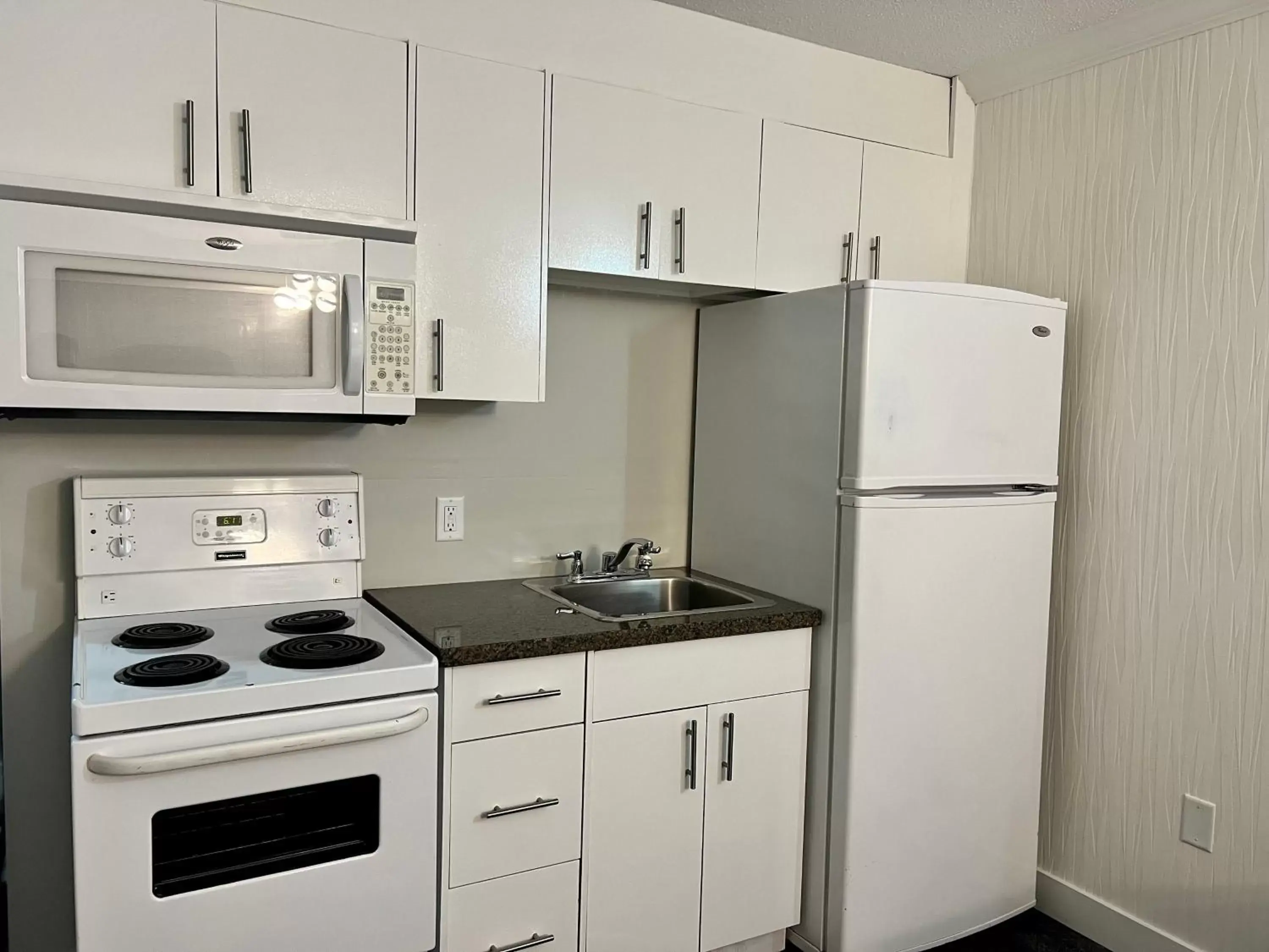 Kitchen or kitchenette, Kitchen/Kitchenette in The Vic, Ascend Hotel Collection