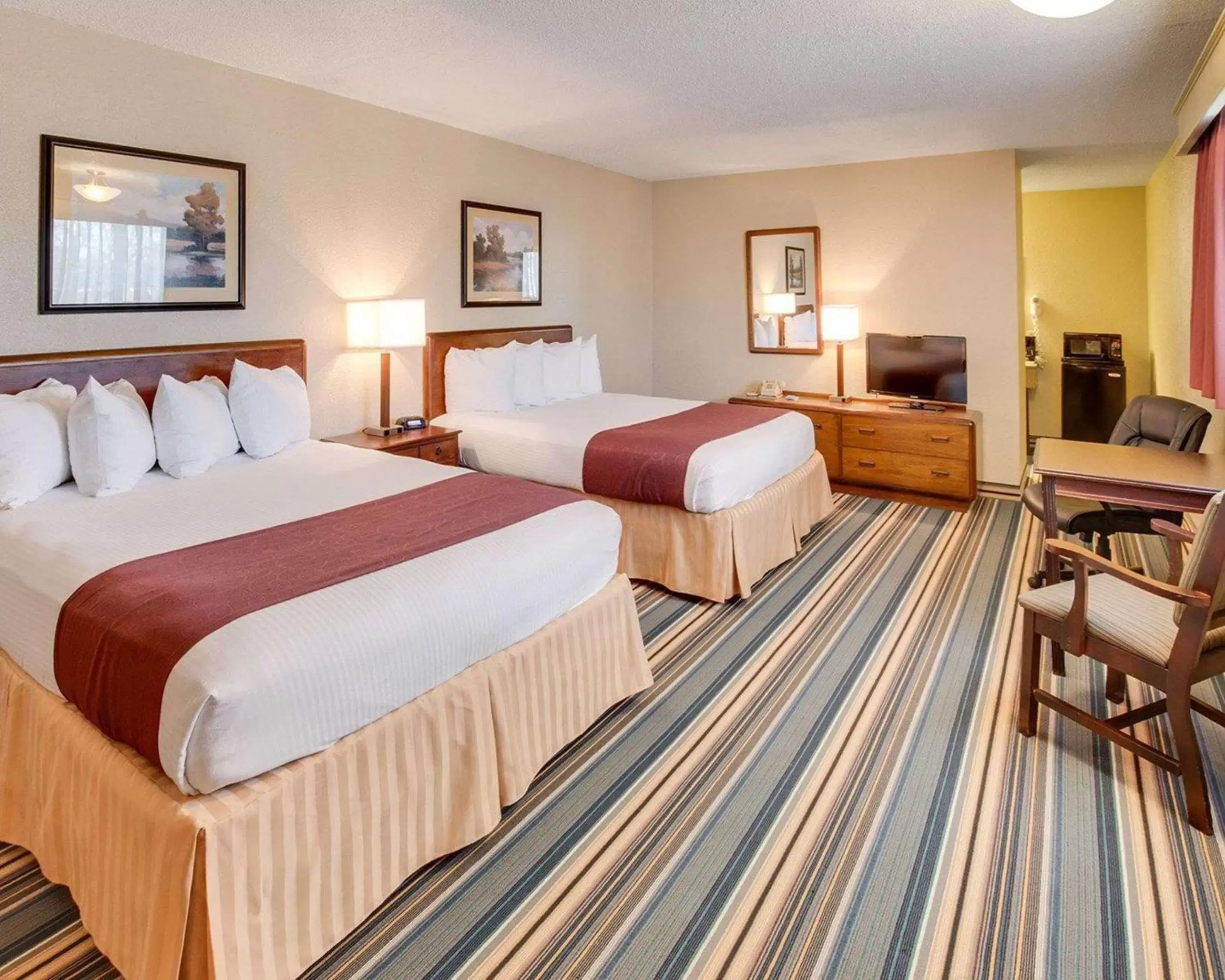 Photo of the whole room, Bed in Days Inn by Wyndham Gatesville