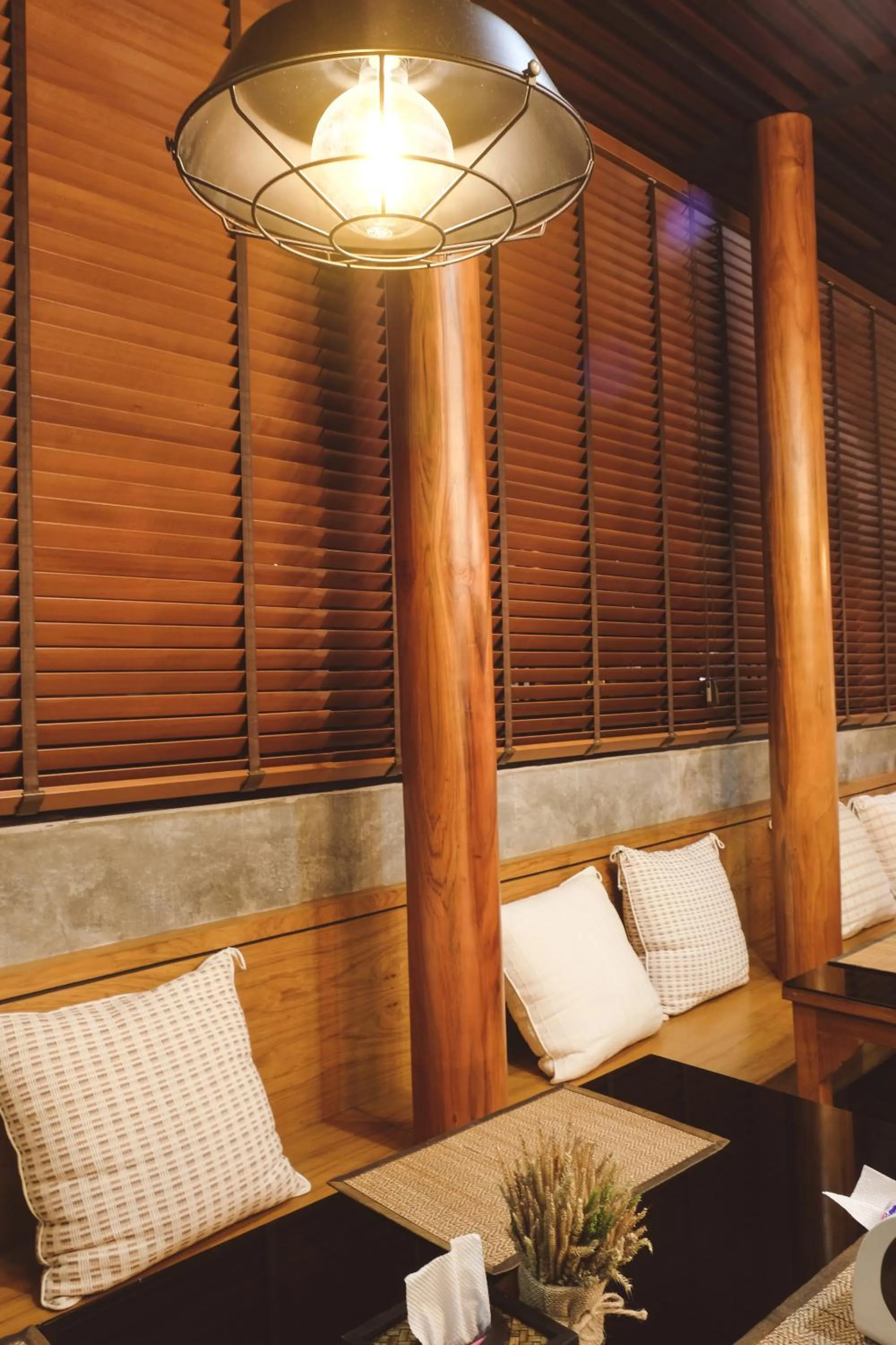 Restaurant/places to eat in Tapae Gate Villa