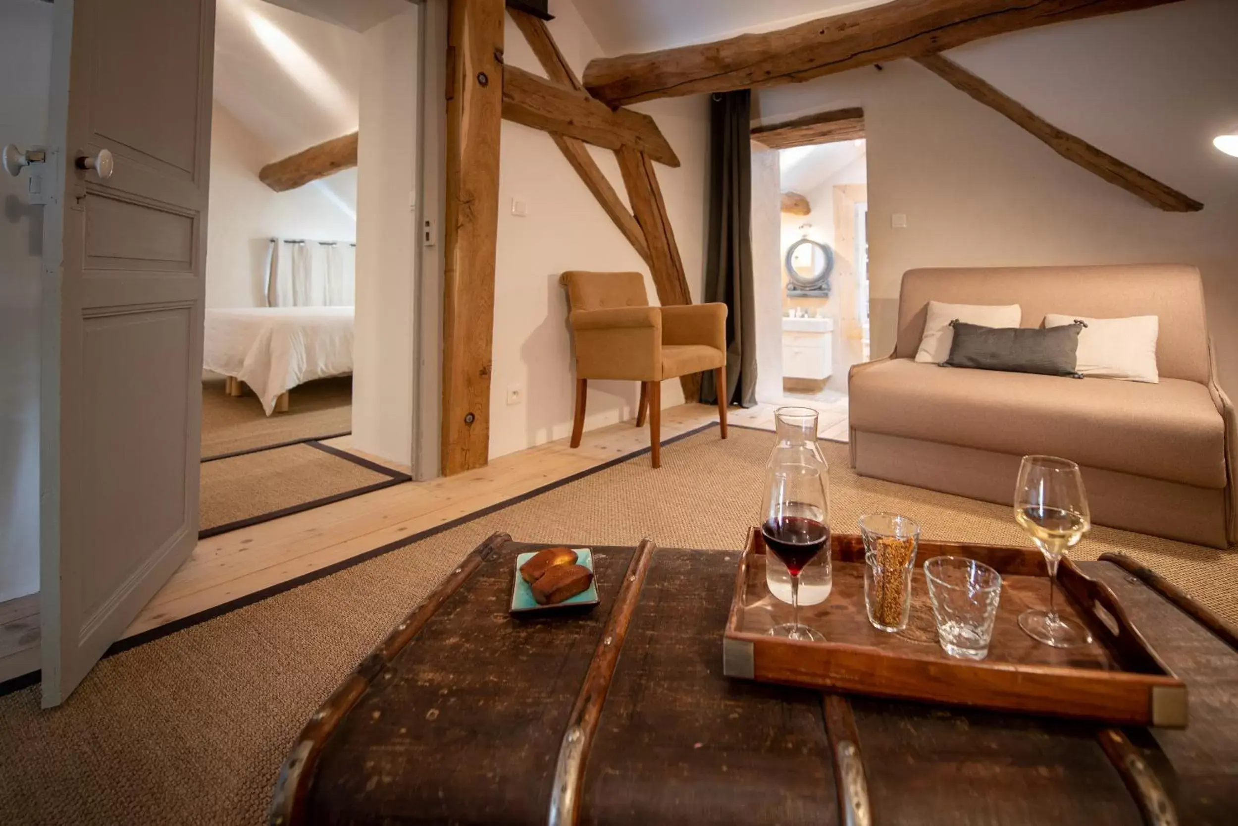 Bed, Seating Area in Clos Saint Jacques - Maison d'Hôtes