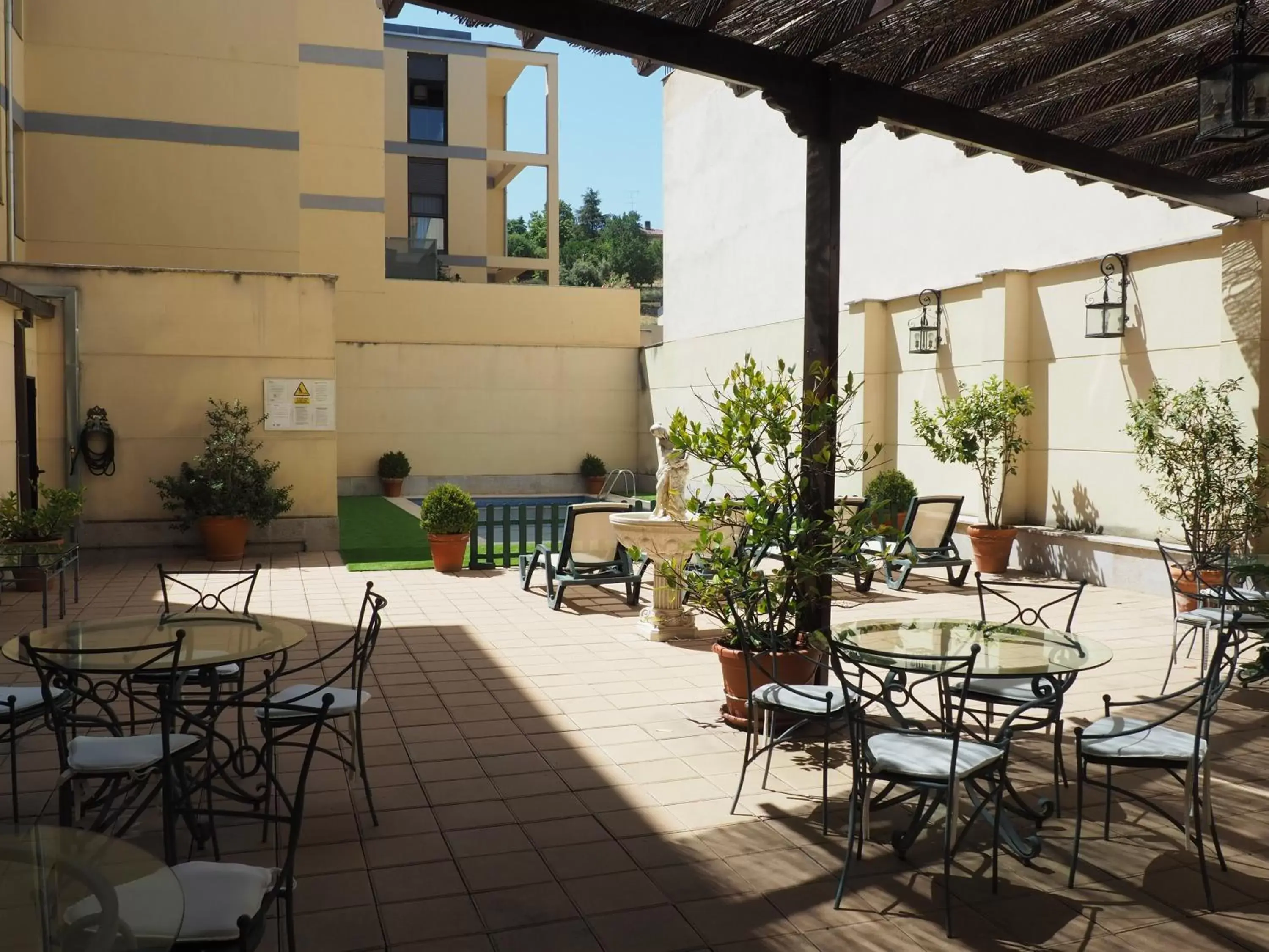 Balcony/Terrace, Restaurant/Places to Eat in Hotel Ele Puente Romano de Salamanca