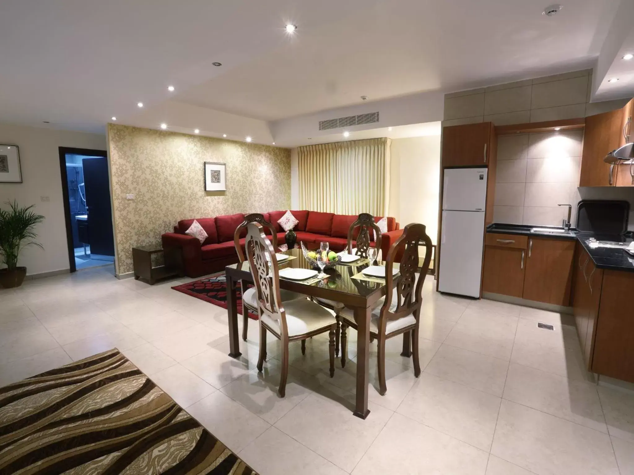 Living room, Dining Area in City Rose Hotel Suites