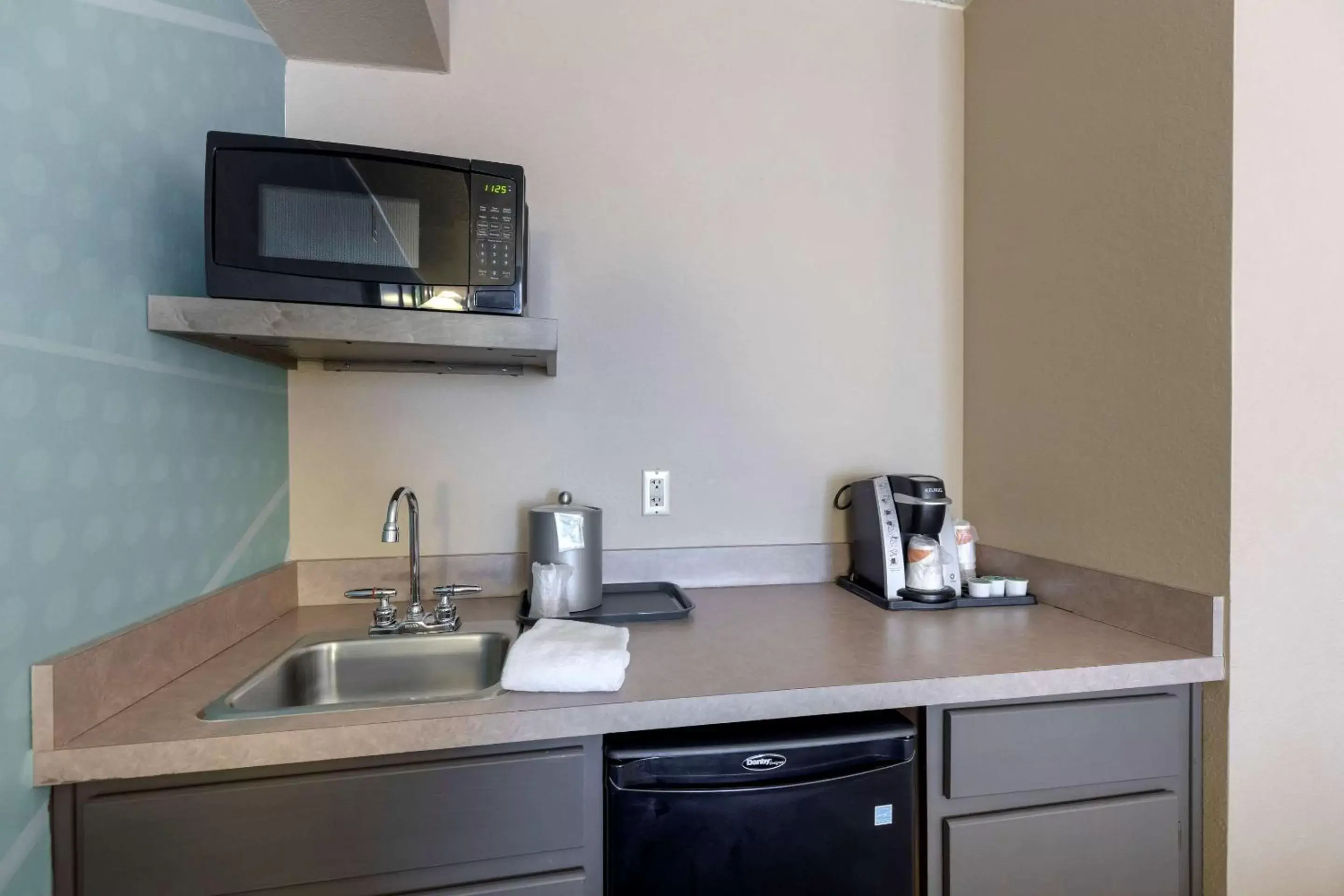 Bedroom, Kitchen/Kitchenette in Comfort Inn & Suites Boulder