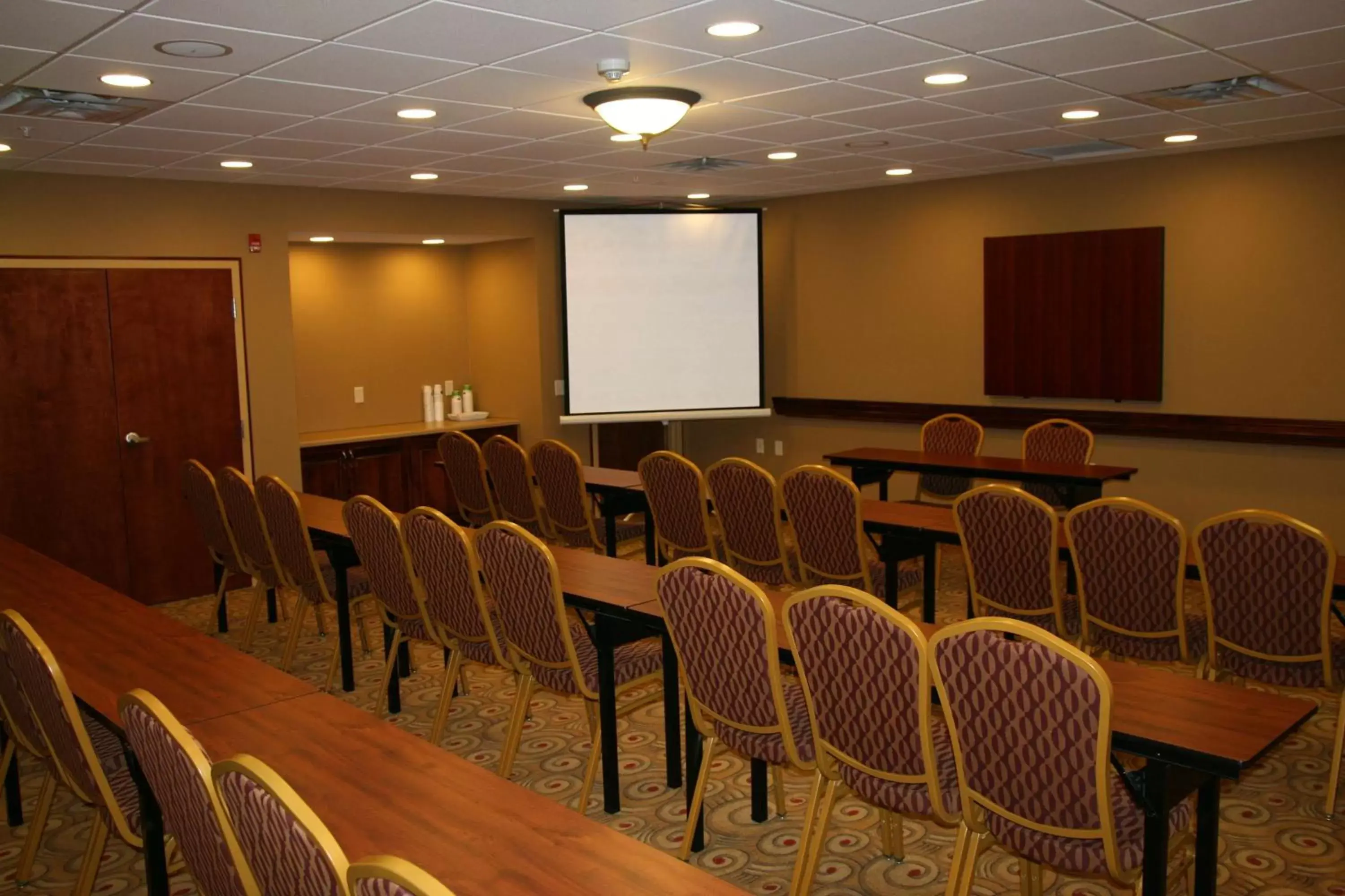Meeting/conference room in Hampton Inn & Suites Brookings