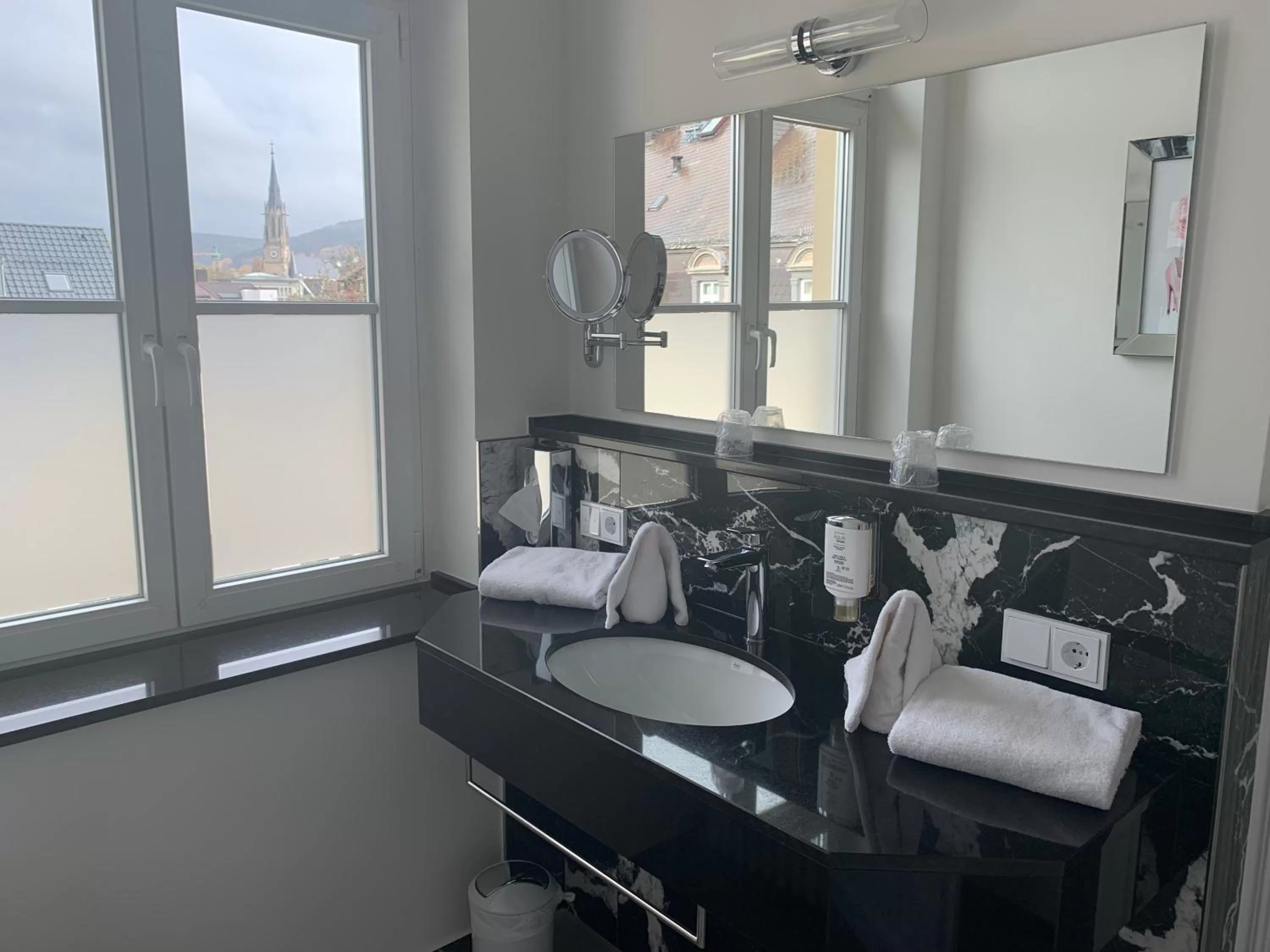 Bathroom in Villa Thea Hotel am Rosengarten