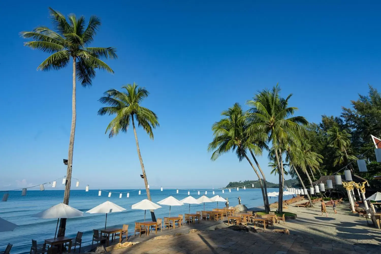 Restaurant/places to eat, Beach in Santhiya Tree Koh Chang Resort