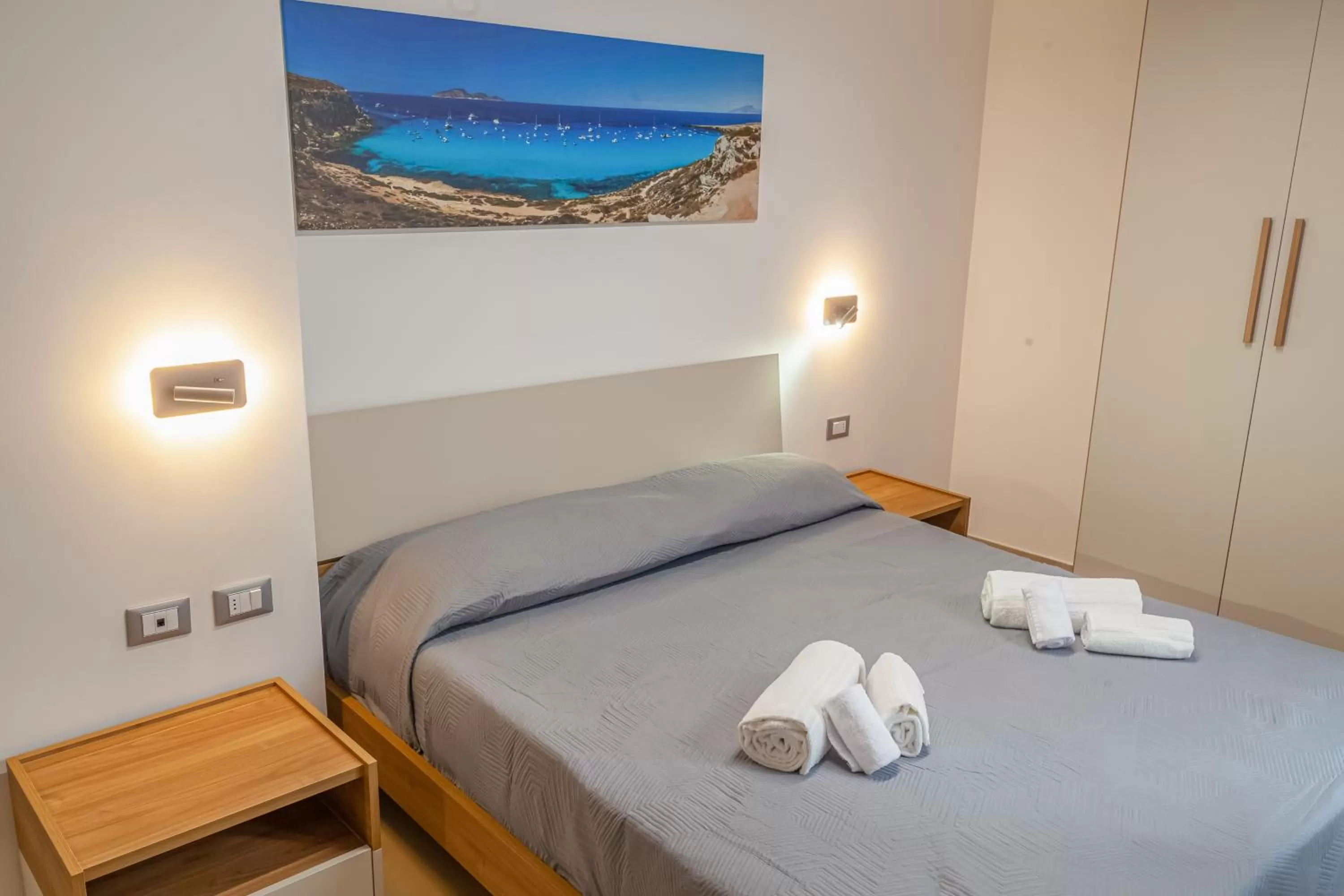 Photo of the whole room, Bed in Isgrò Rooms