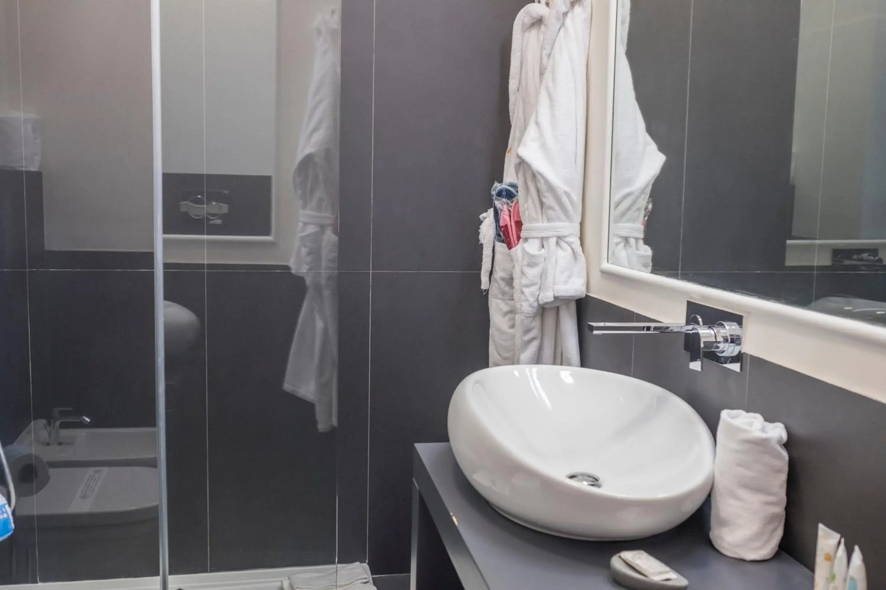 Shower, Bathroom in Majestic Palace