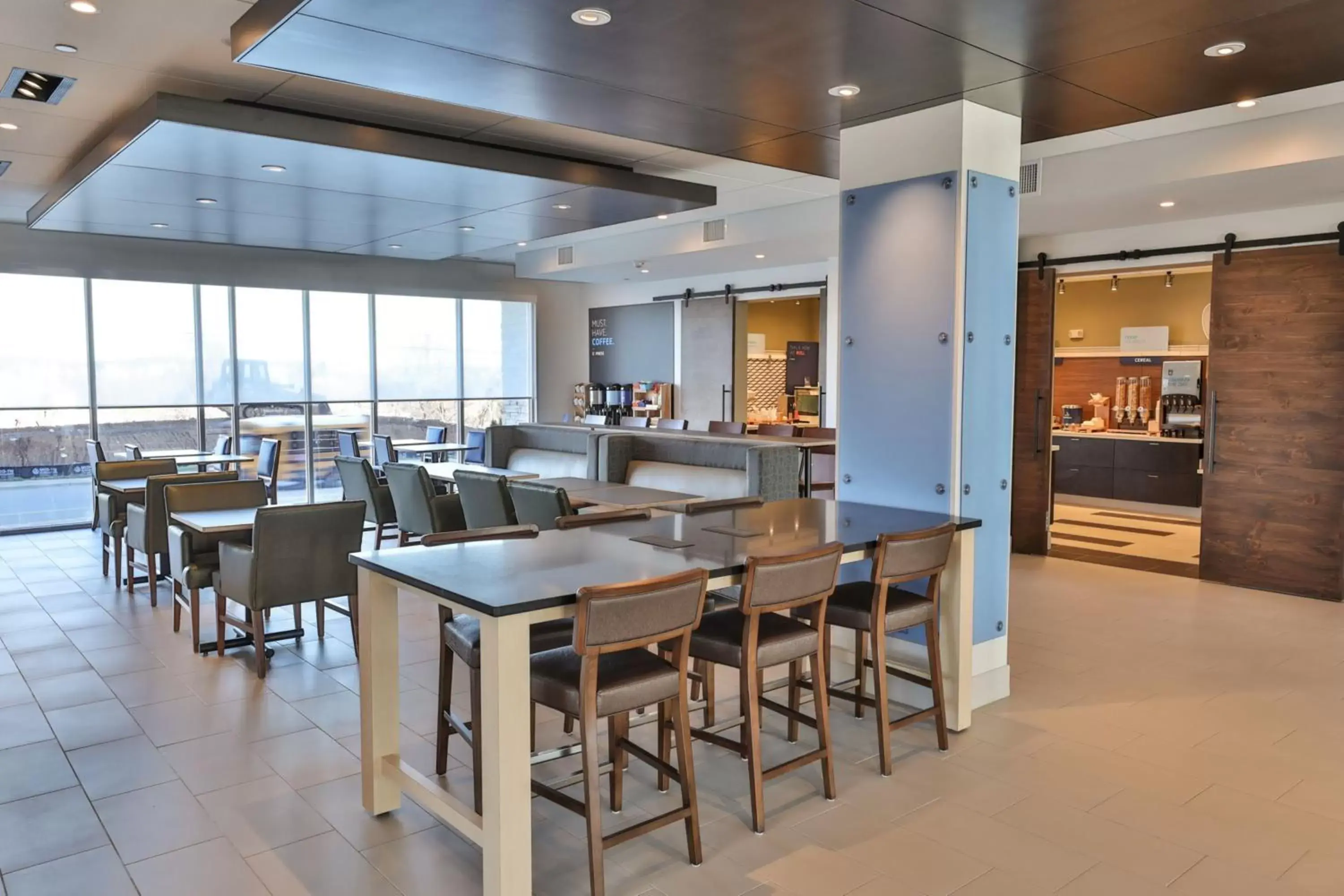 Property building, Restaurant/Places to Eat in Holiday Inn Express & Suites - Nashville MetroCenter Downtown, an IHG Hotel