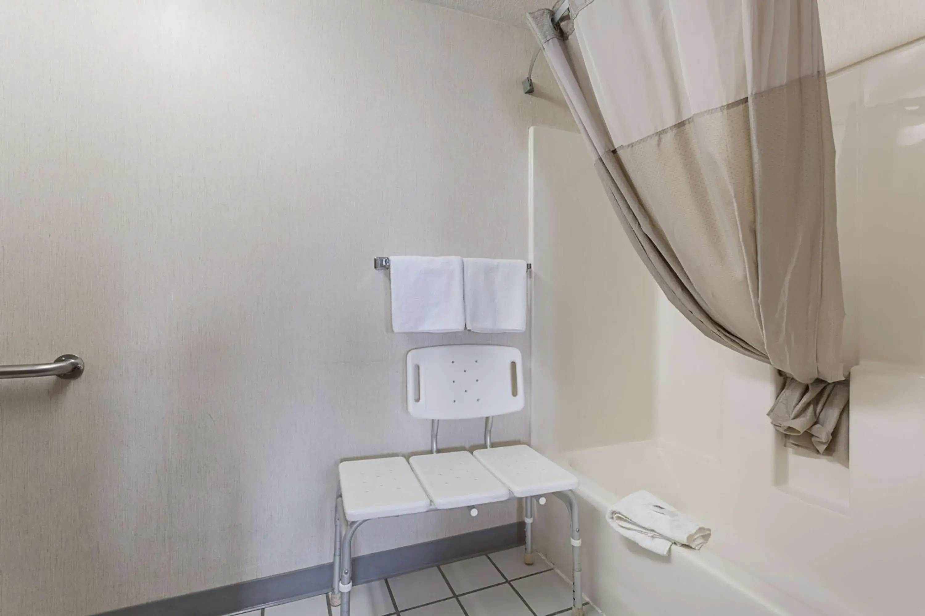 Photo of the whole room in Rodeway Inn Santa Rosa Photo of the whole room in Rodeway Inn Santa Rosa