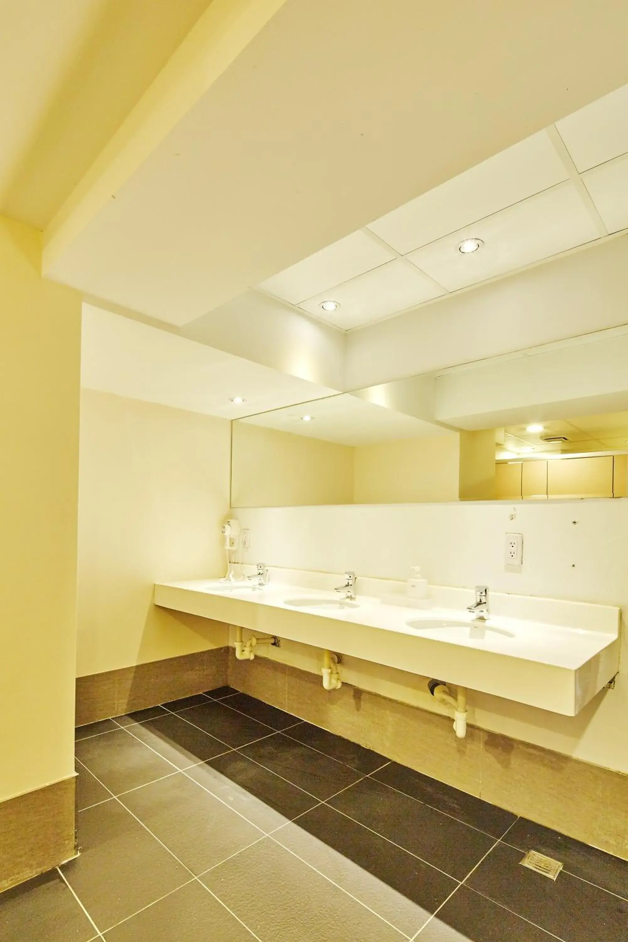 Shower, Bathroom in Single Inn Taipei