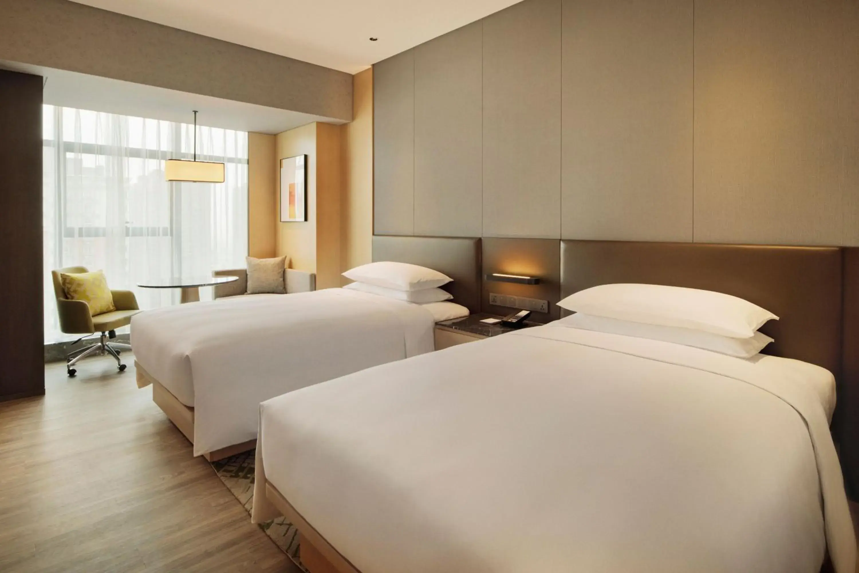 Photo of the whole room, Bed in Delta Hotels by Marriott Xi'an