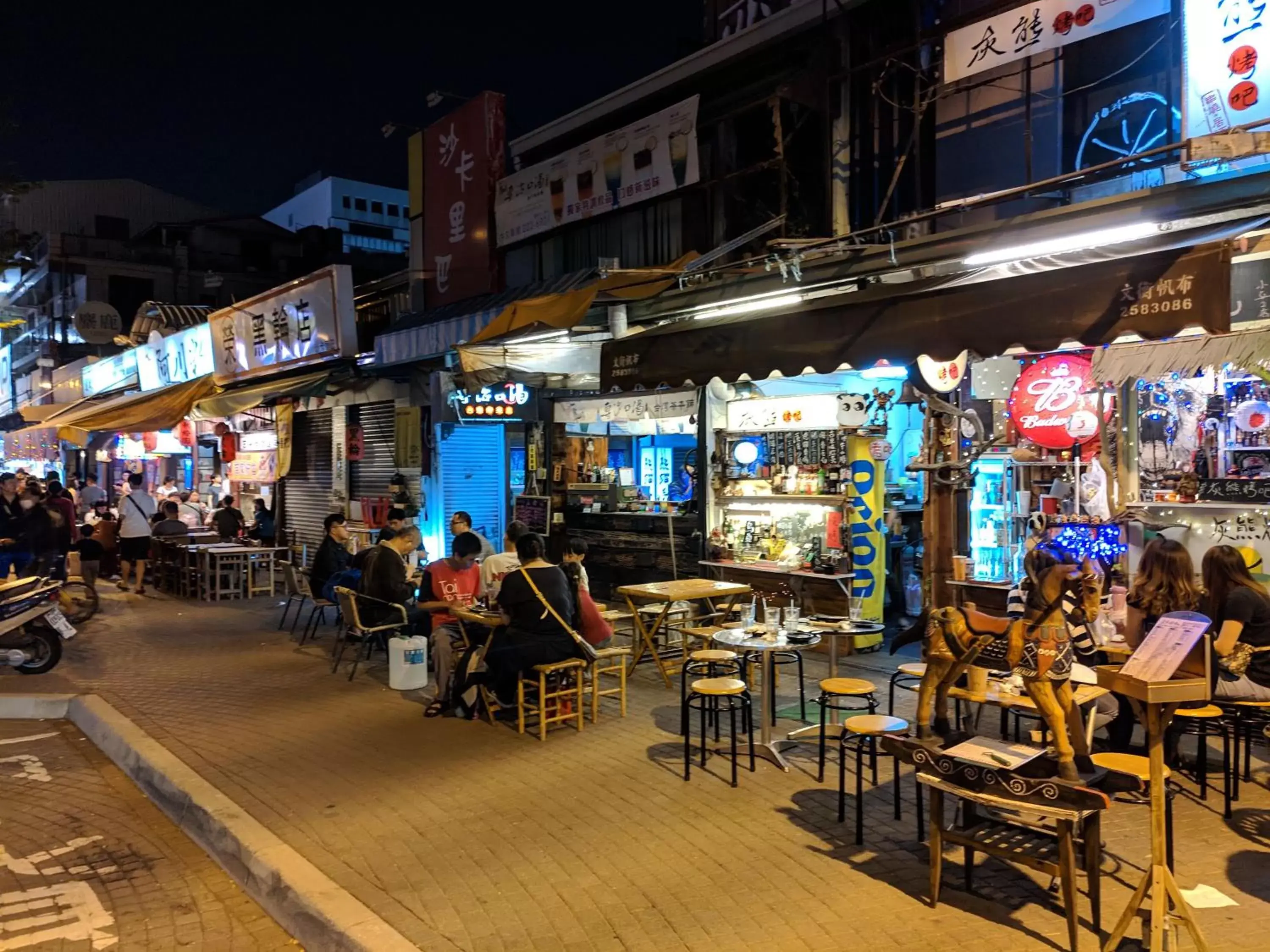 Night, Restaurant/Places to Eat in Hua Hotel