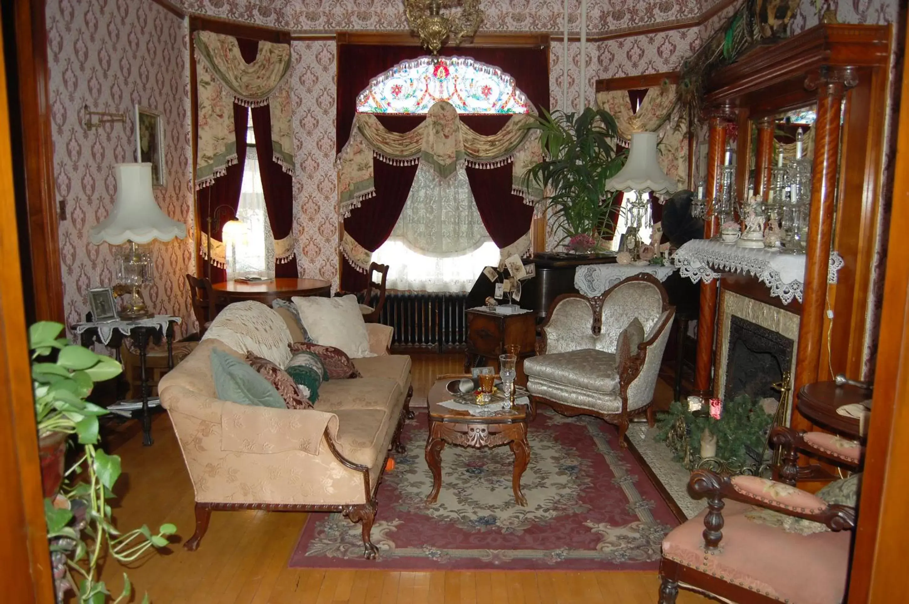 Seating Area in Schuster Mansion Bed & Breakfast