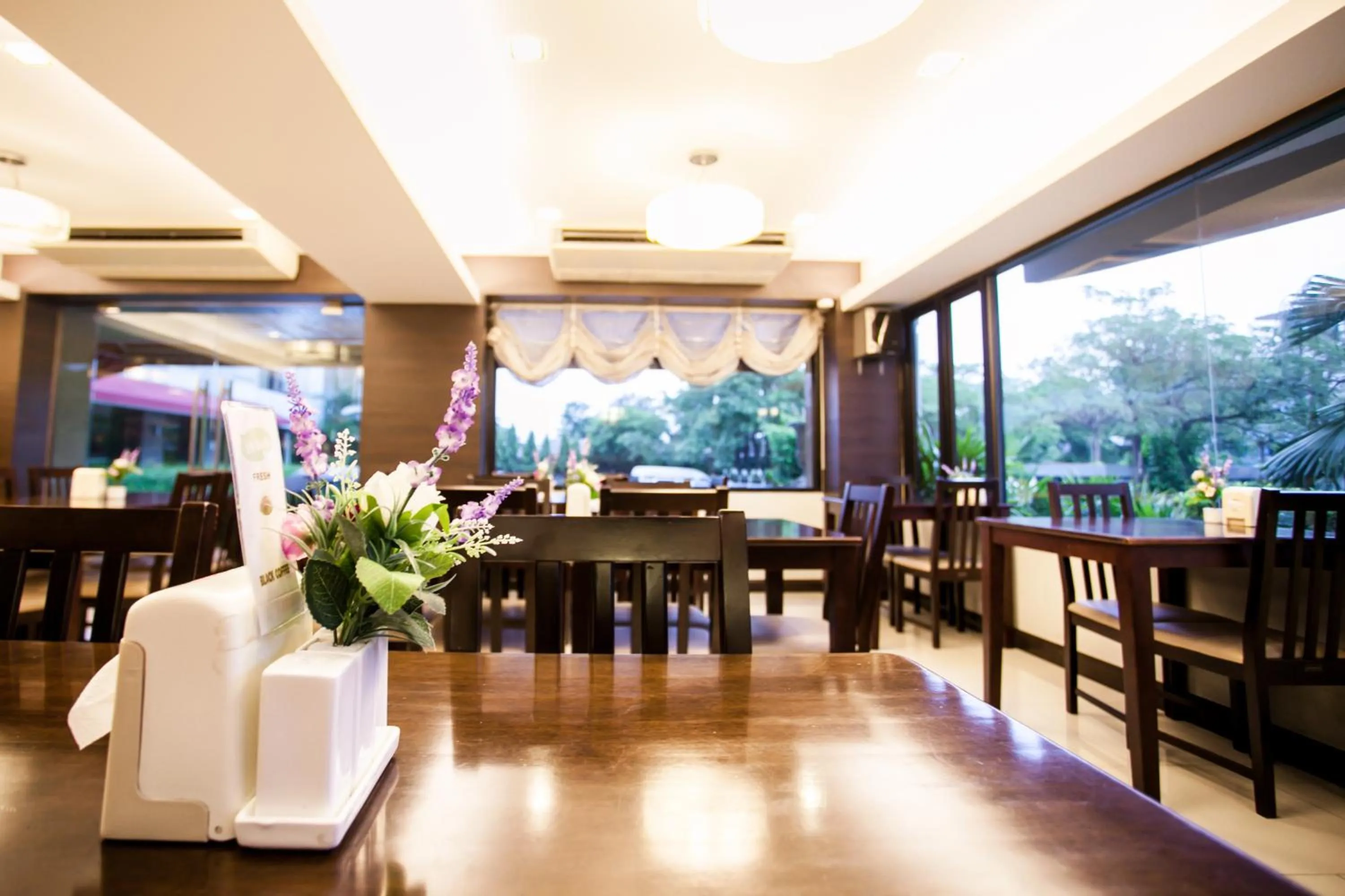 Restaurant/places to eat in Grand Tara Garden Thai Hotel