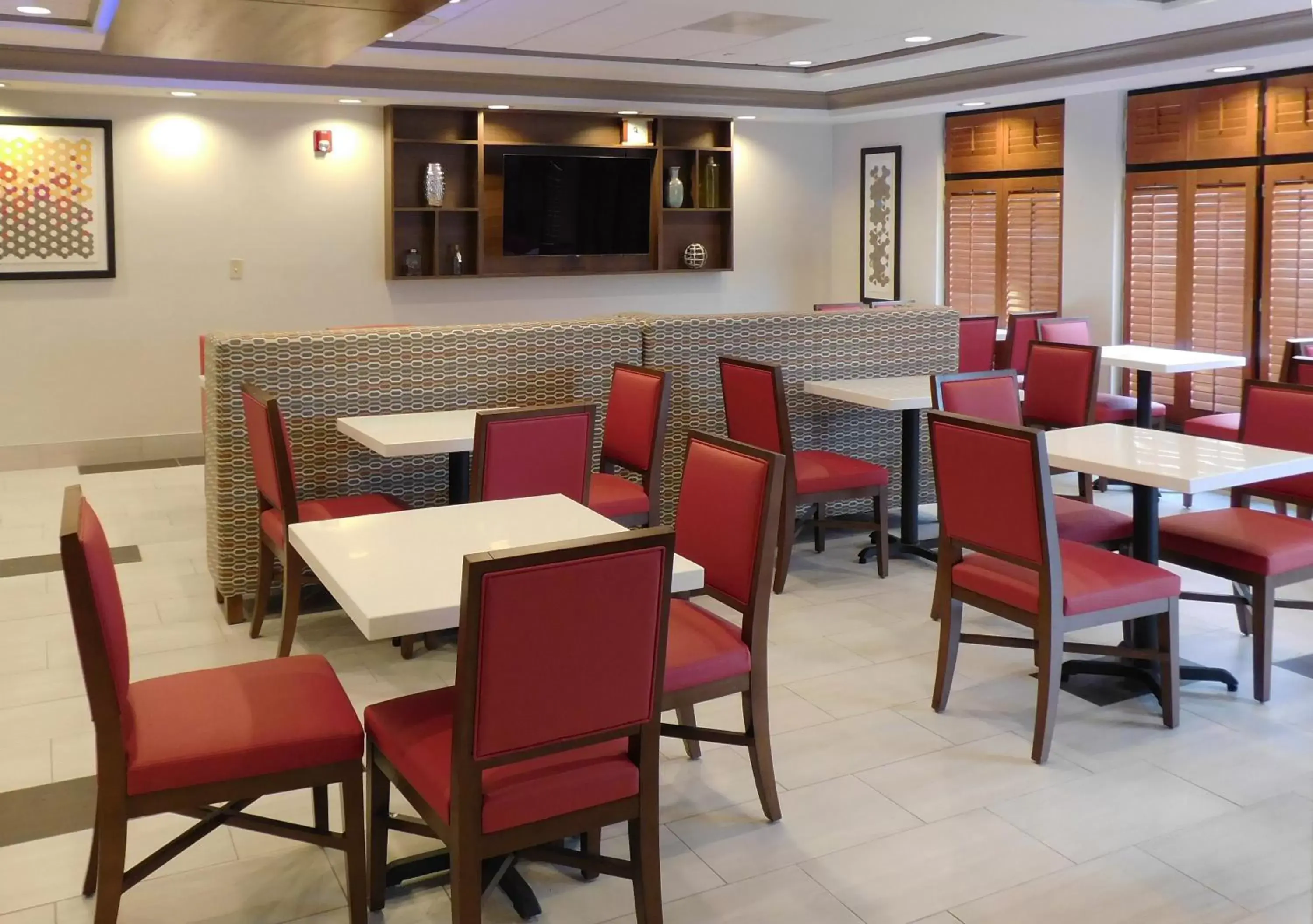 Breakfast, Restaurant/Places to Eat in Holiday Inn Express - Coventry S - West Warwick Area, an IHG Hotel