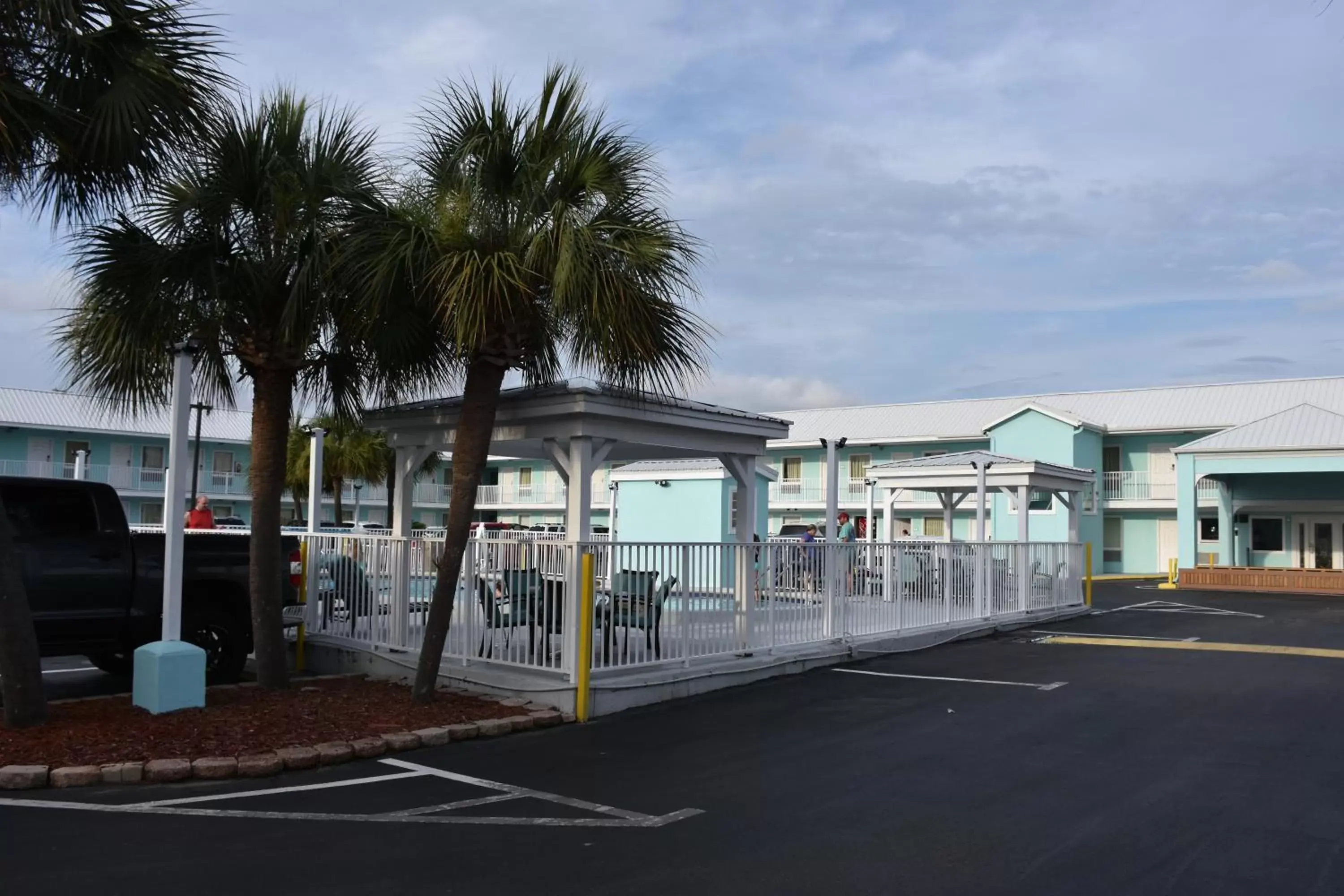 Property Building in Destin Inn & Suites