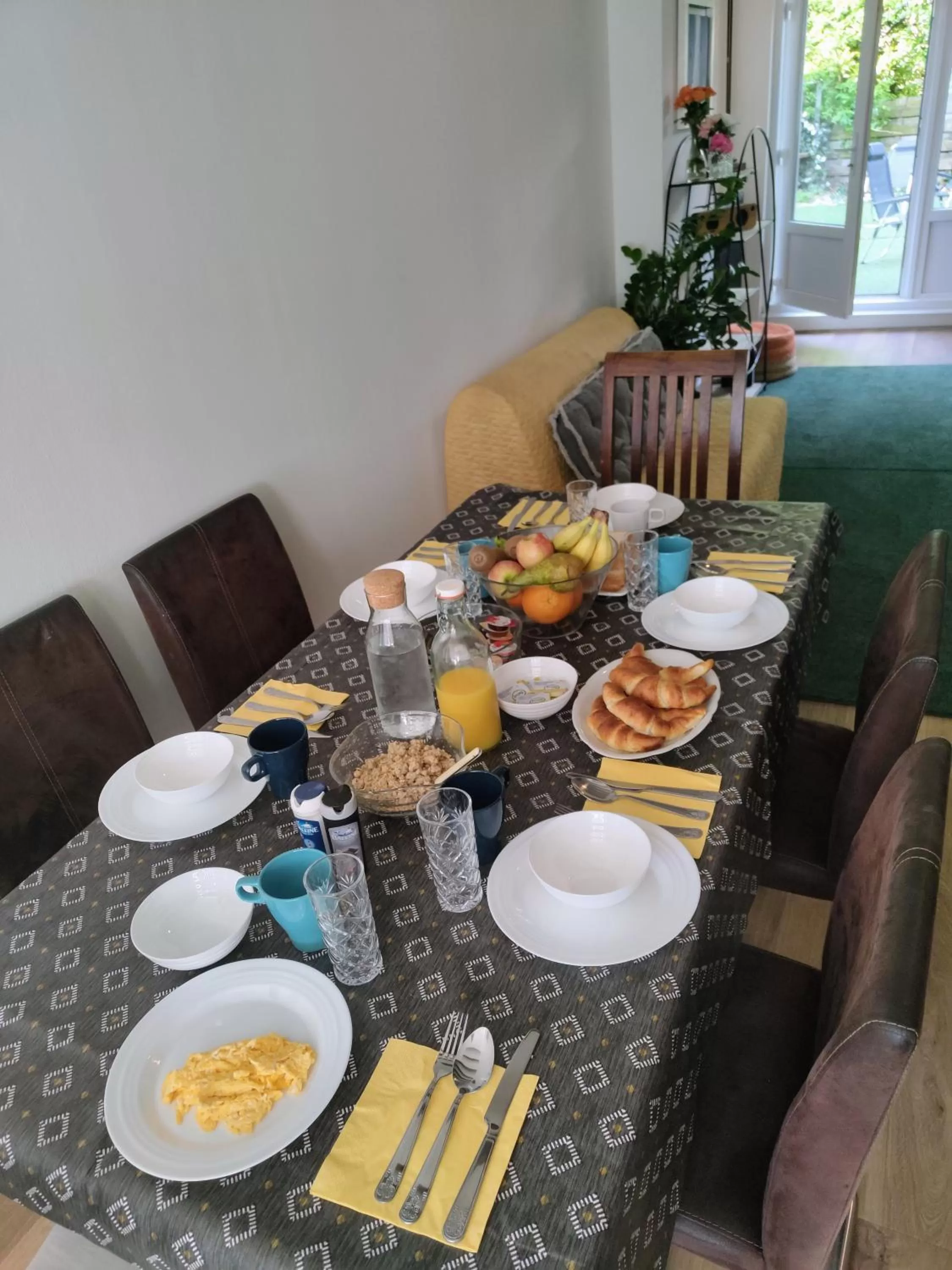 Continental breakfast, Restaurant/Places to Eat in The Diesel Bed and Breakfast