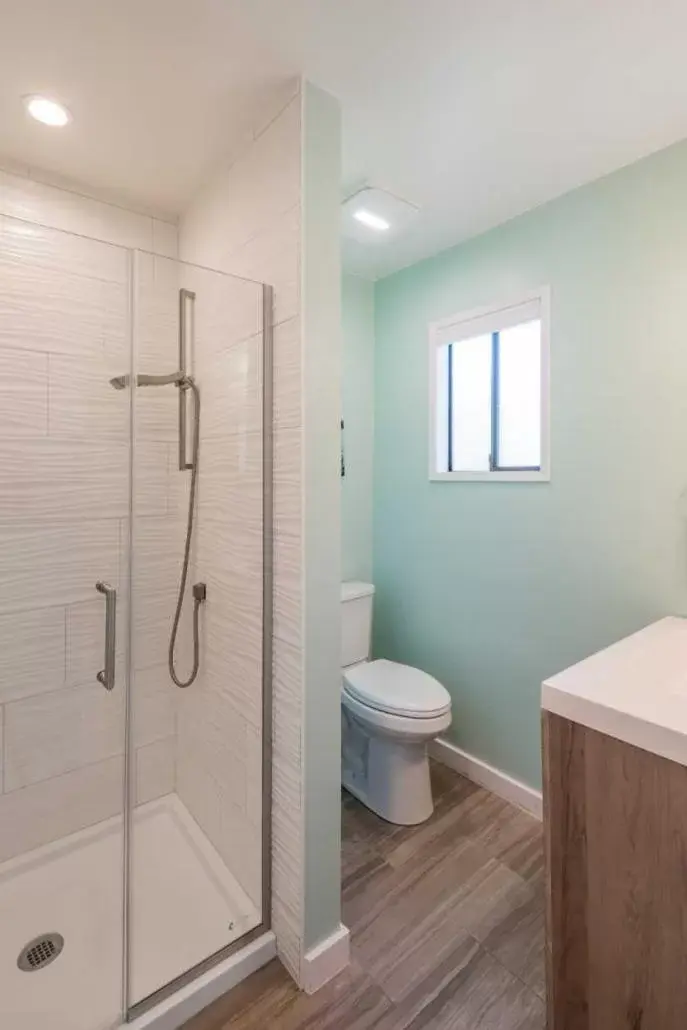 Bathroom in Beachside Inn