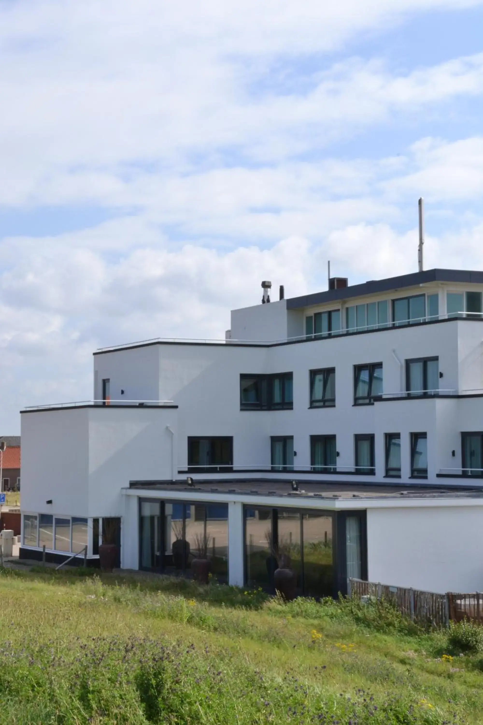 Facade/entrance in Fletcher Hotel - Restaurant Elzenduin Facade/entrance in Fletcher Hotel - Restaurant Elzenduin