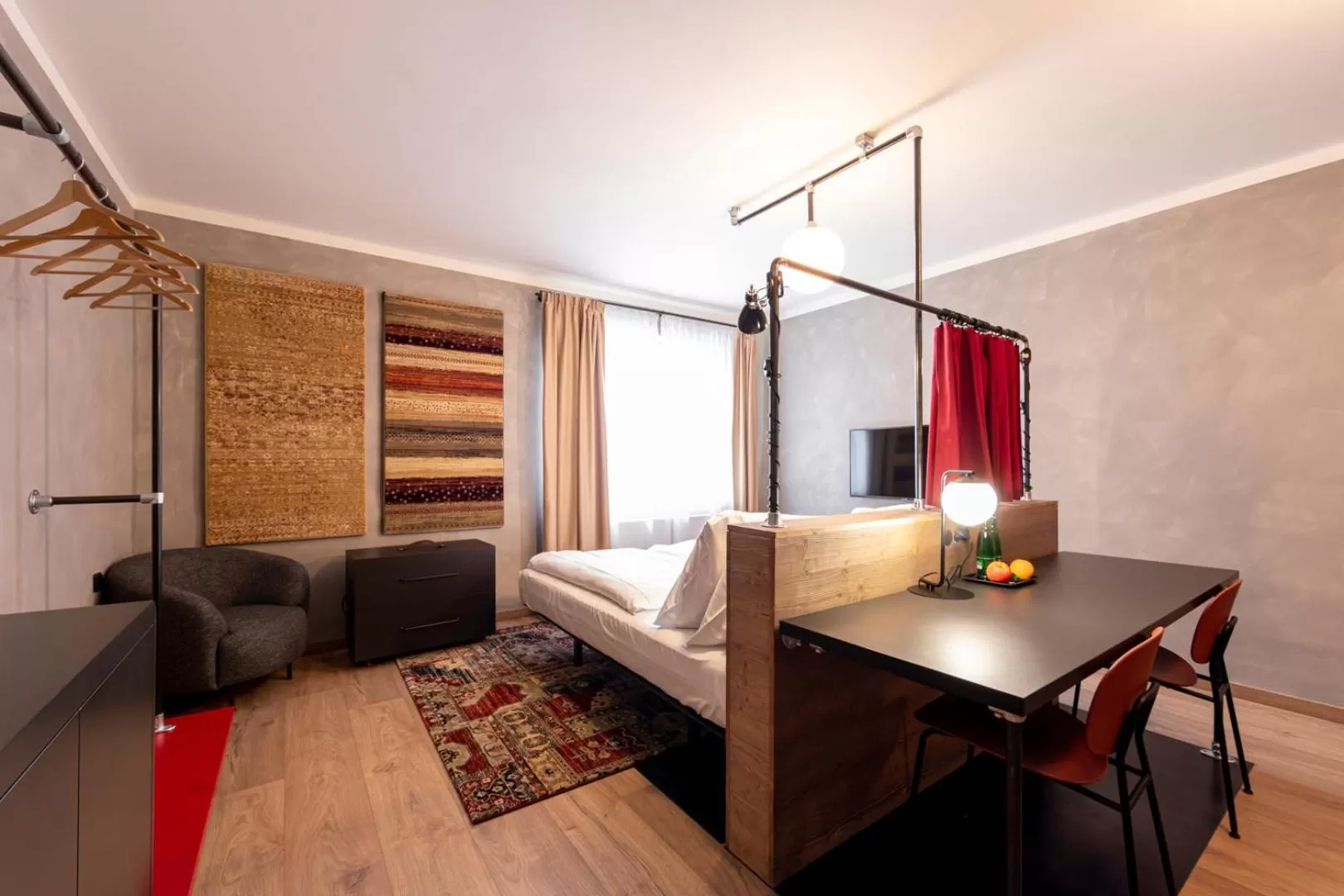 Seating area, Bed in Miss Sophie's Downtown