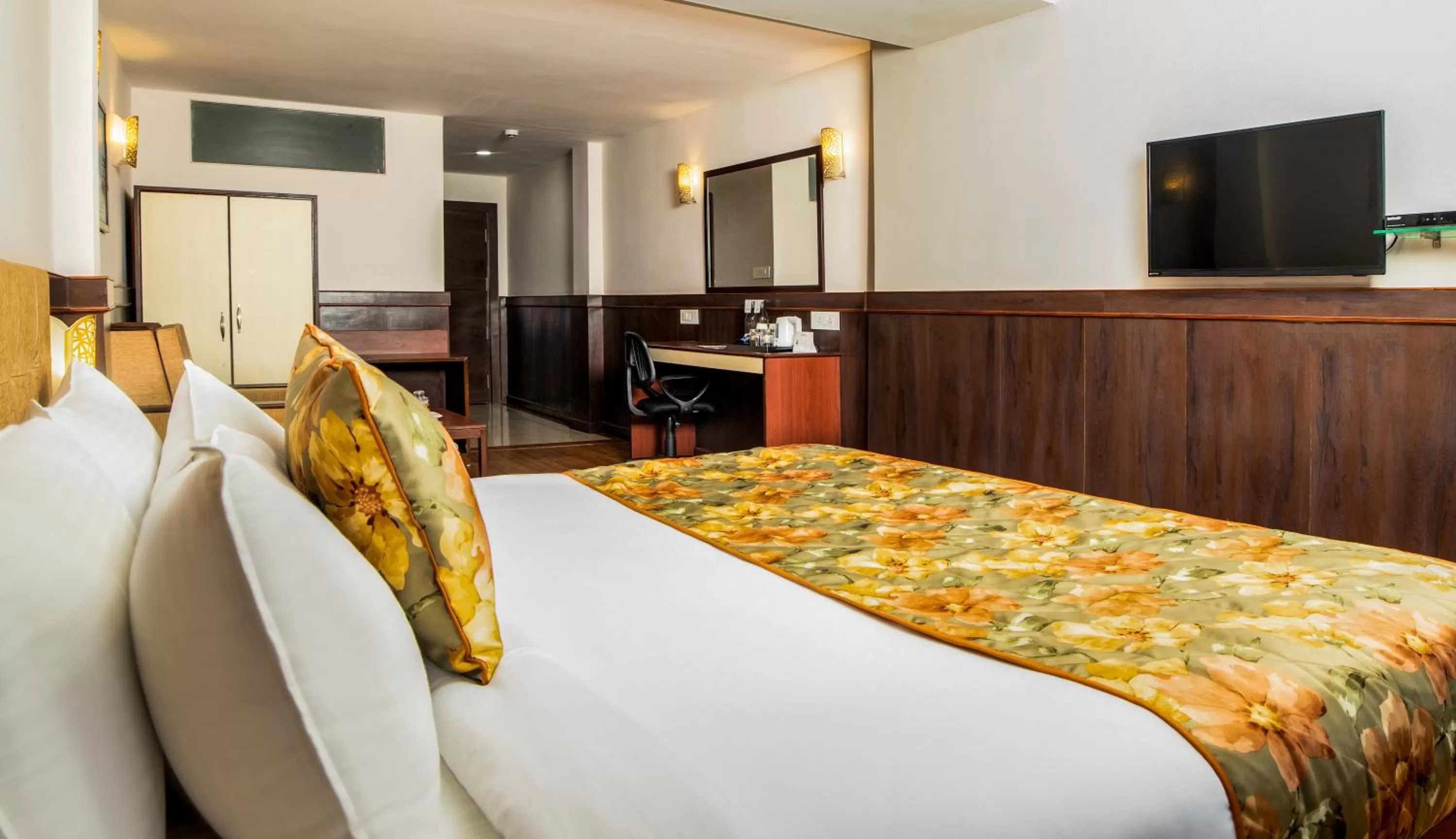 Bed in Summit Oakden Resort & Spa Mall Road