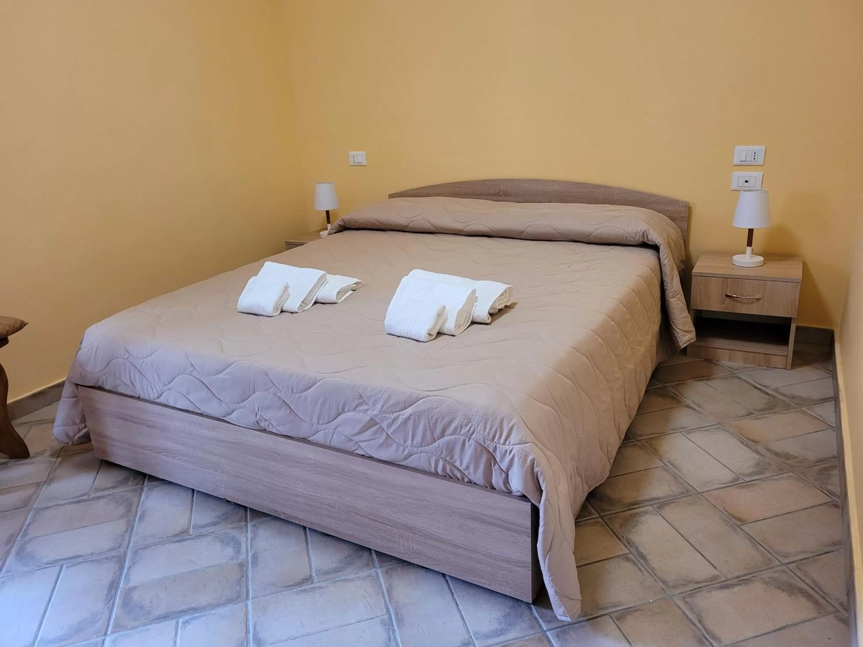 Alloggio turistico Magnifico Alessandro Valle Bernardo 04025 Lenola nei pressi di Fondi LT