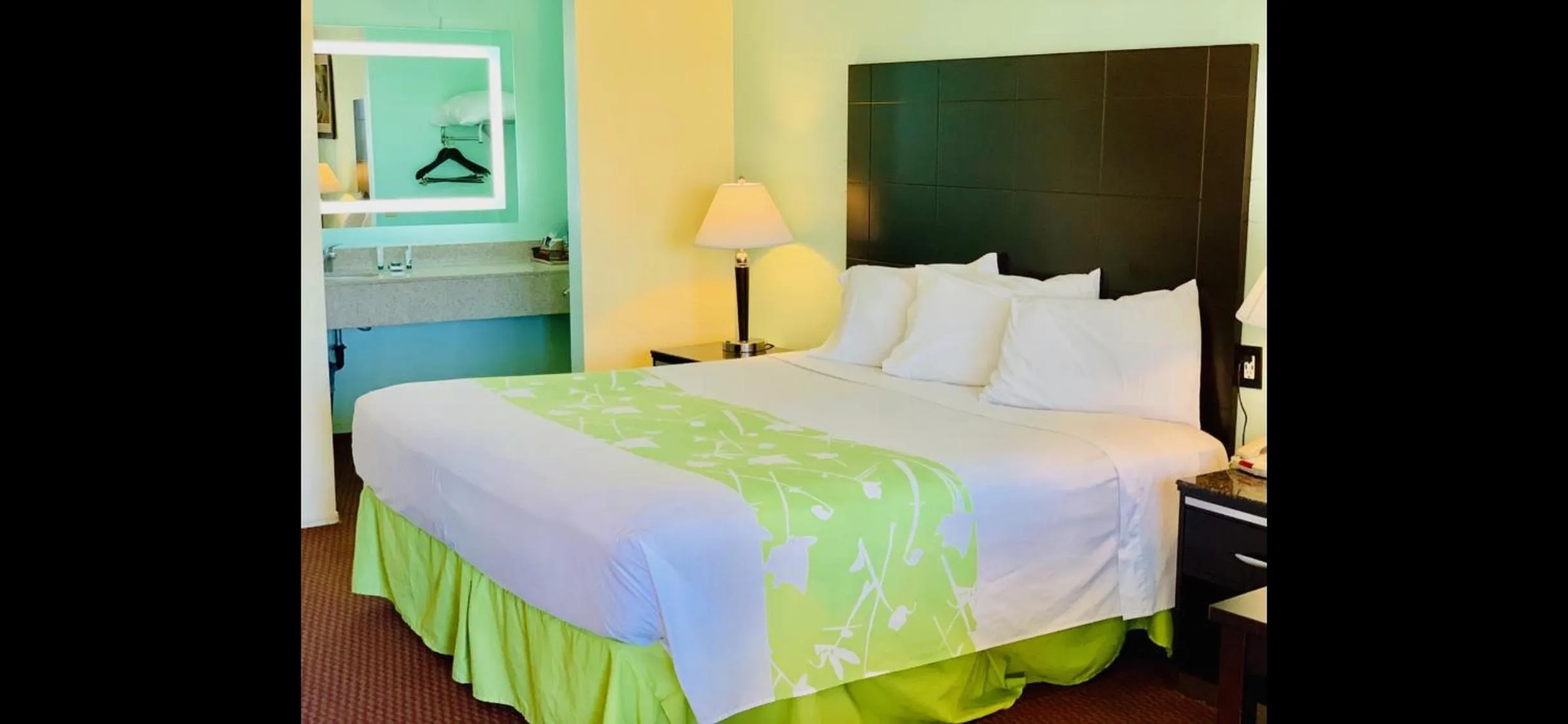 Photo of the whole room, Bed in Morro Bay Beach Inn