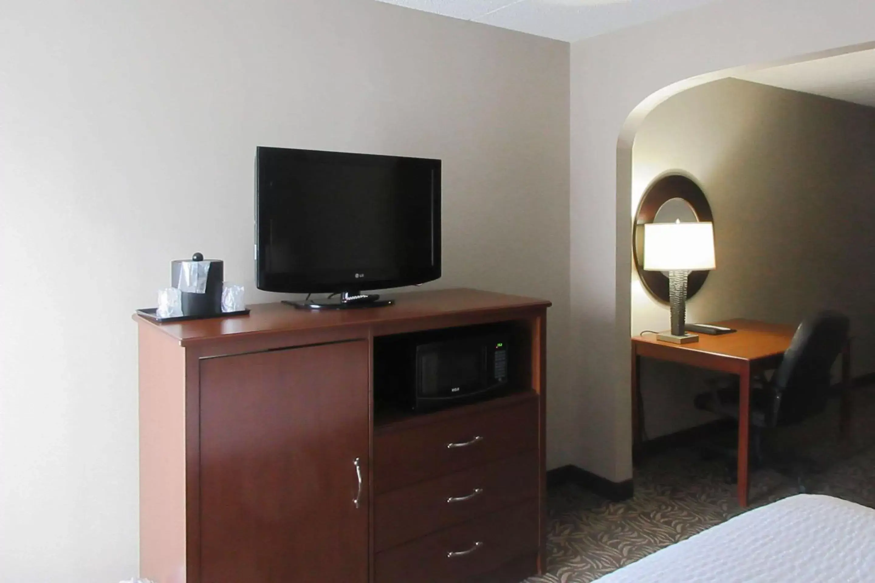 Photo of the whole room, TV/Entertainment Center in Clarion Inn & Suites - University Area