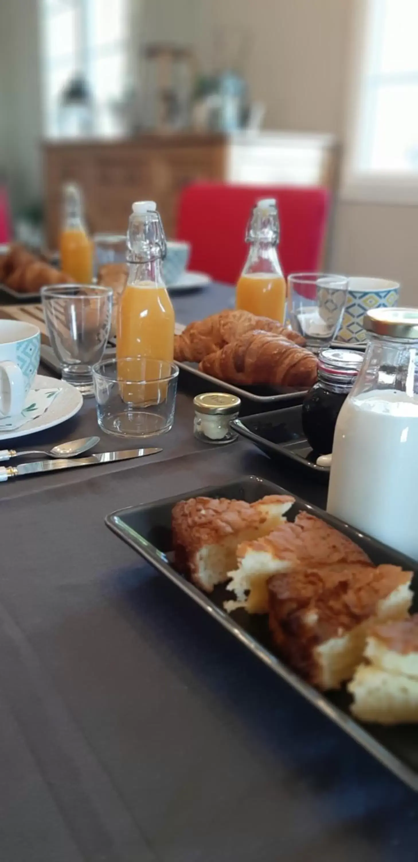 Breakfast in A L'OMBRE DE LA TREILLE -Proche Saint-Emilion