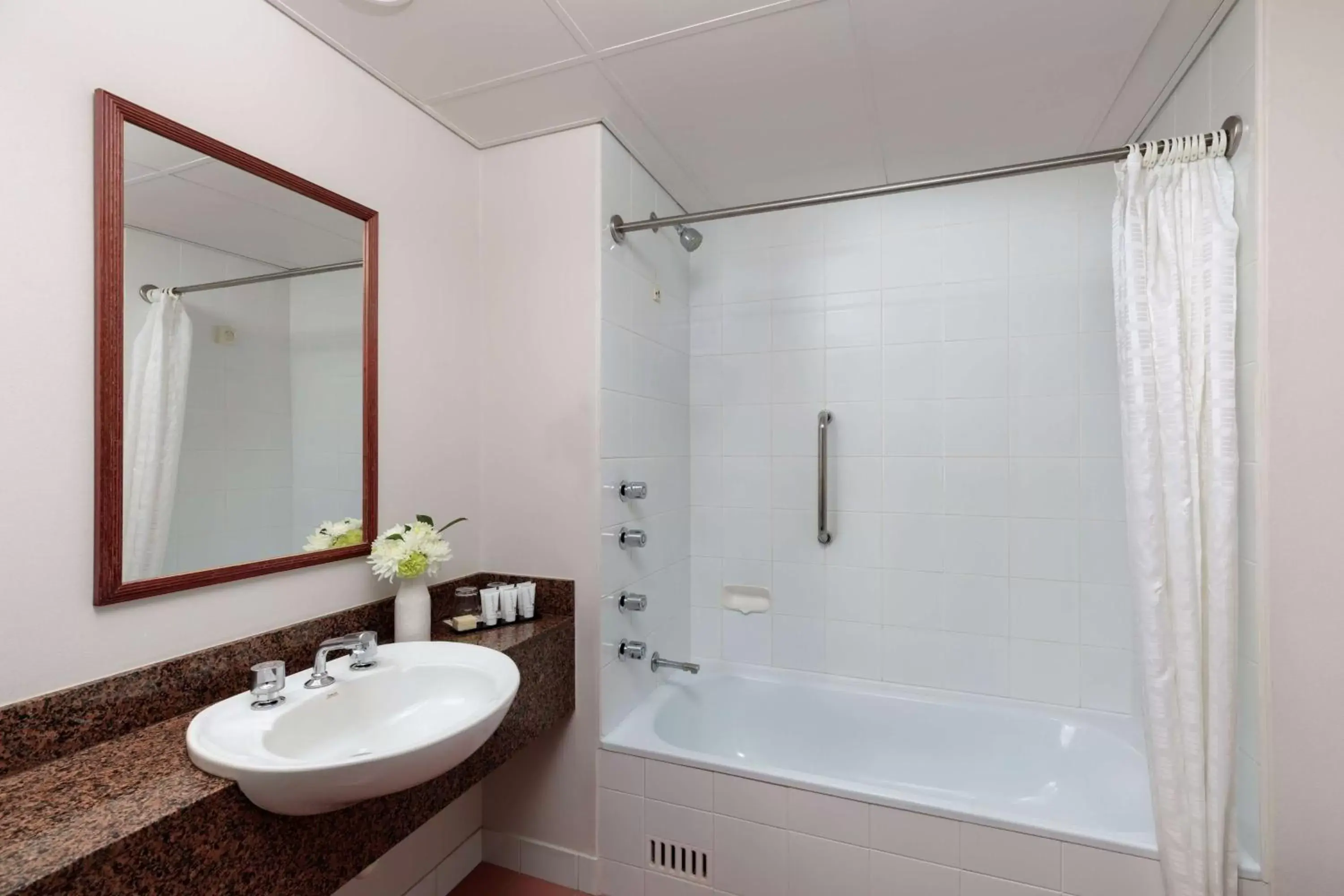 Bathroom in Rydges Bankstown