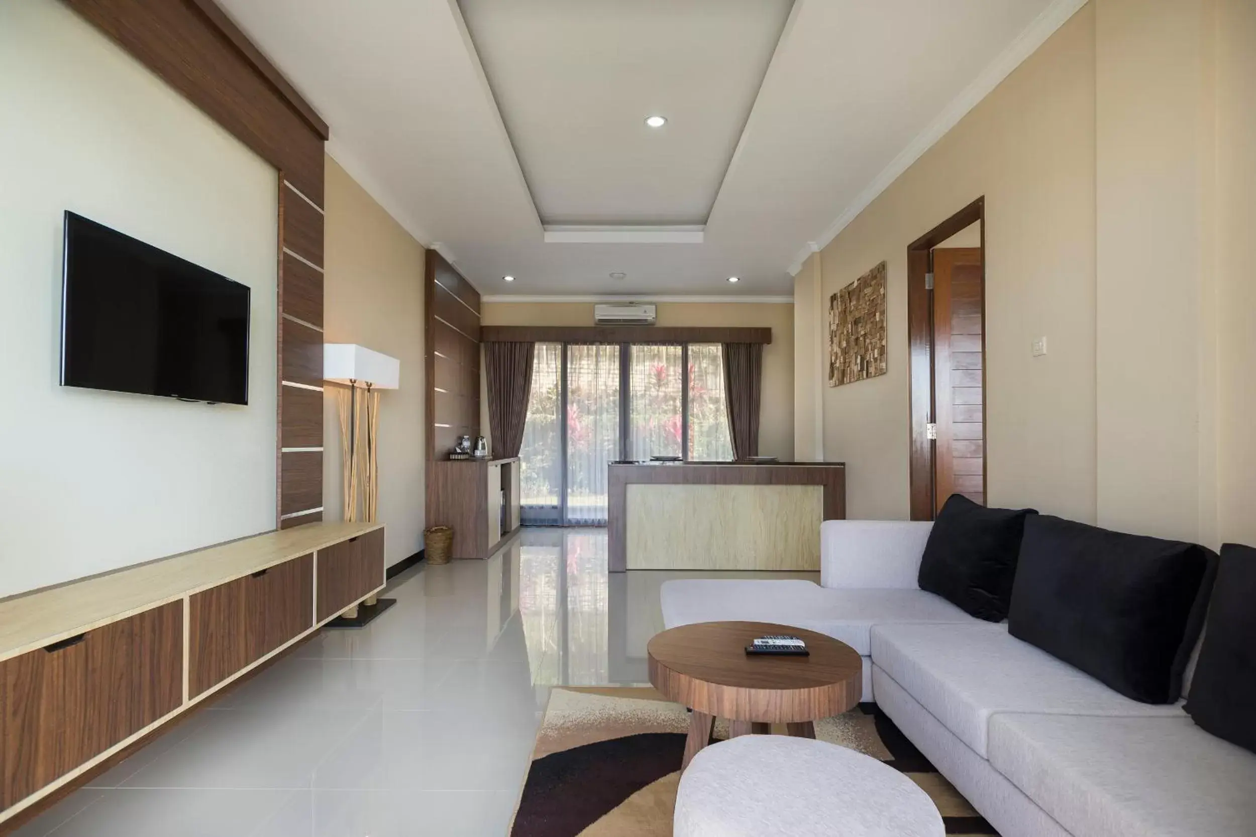 Kitchen or kitchenette, Seating Area in Semabu Hills Hotel Nusa Penida