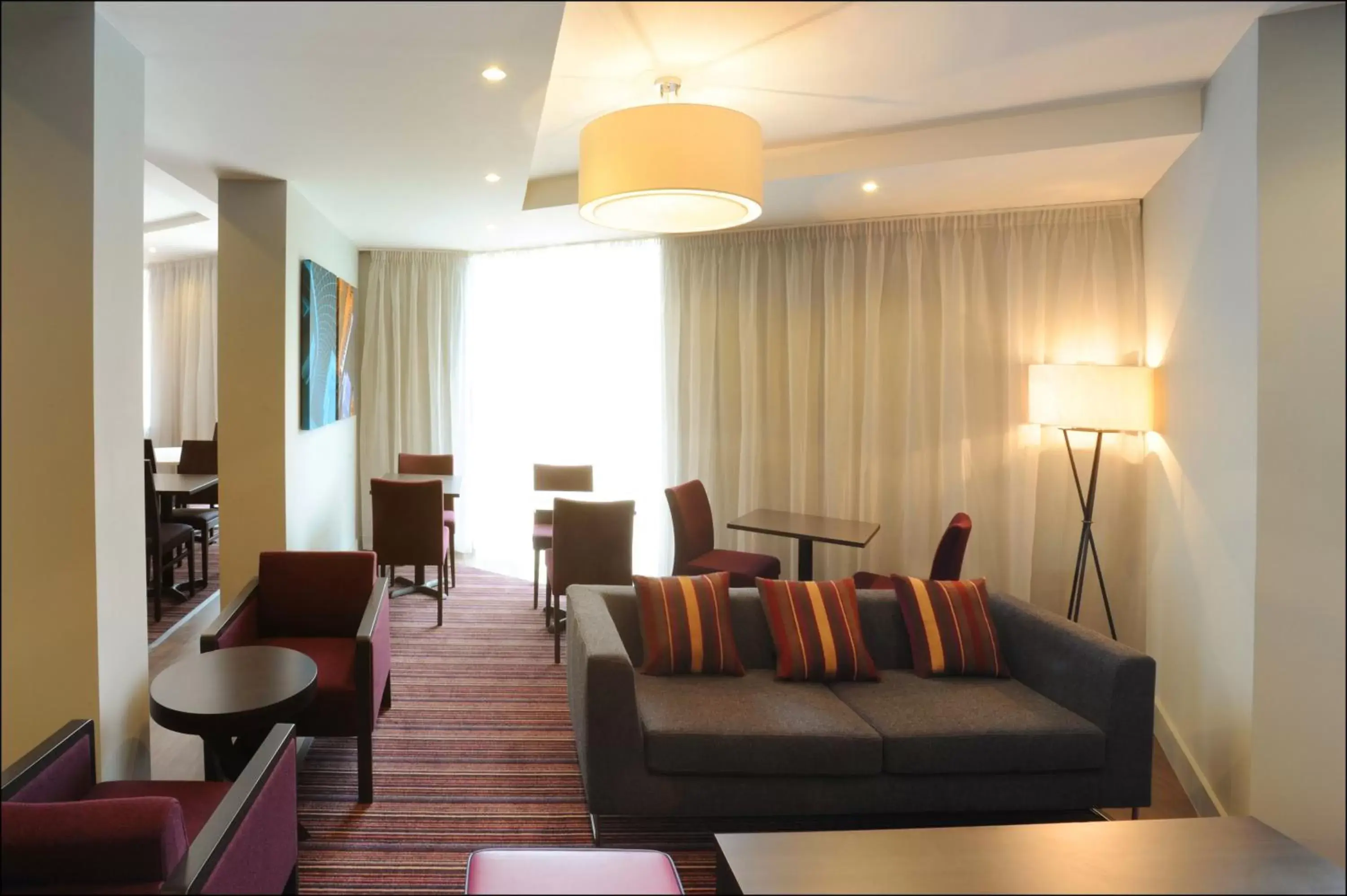 Lobby or reception, Seating Area in Holiday Inn Express Birmingham - Snow Hill, an IHG Hotel