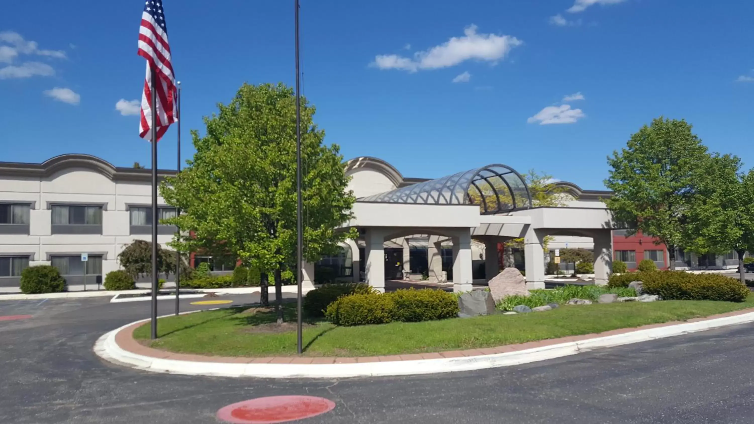Facade/entrance, Property Building in Days Inn & Suites by Wyndham Rochester Hills MI