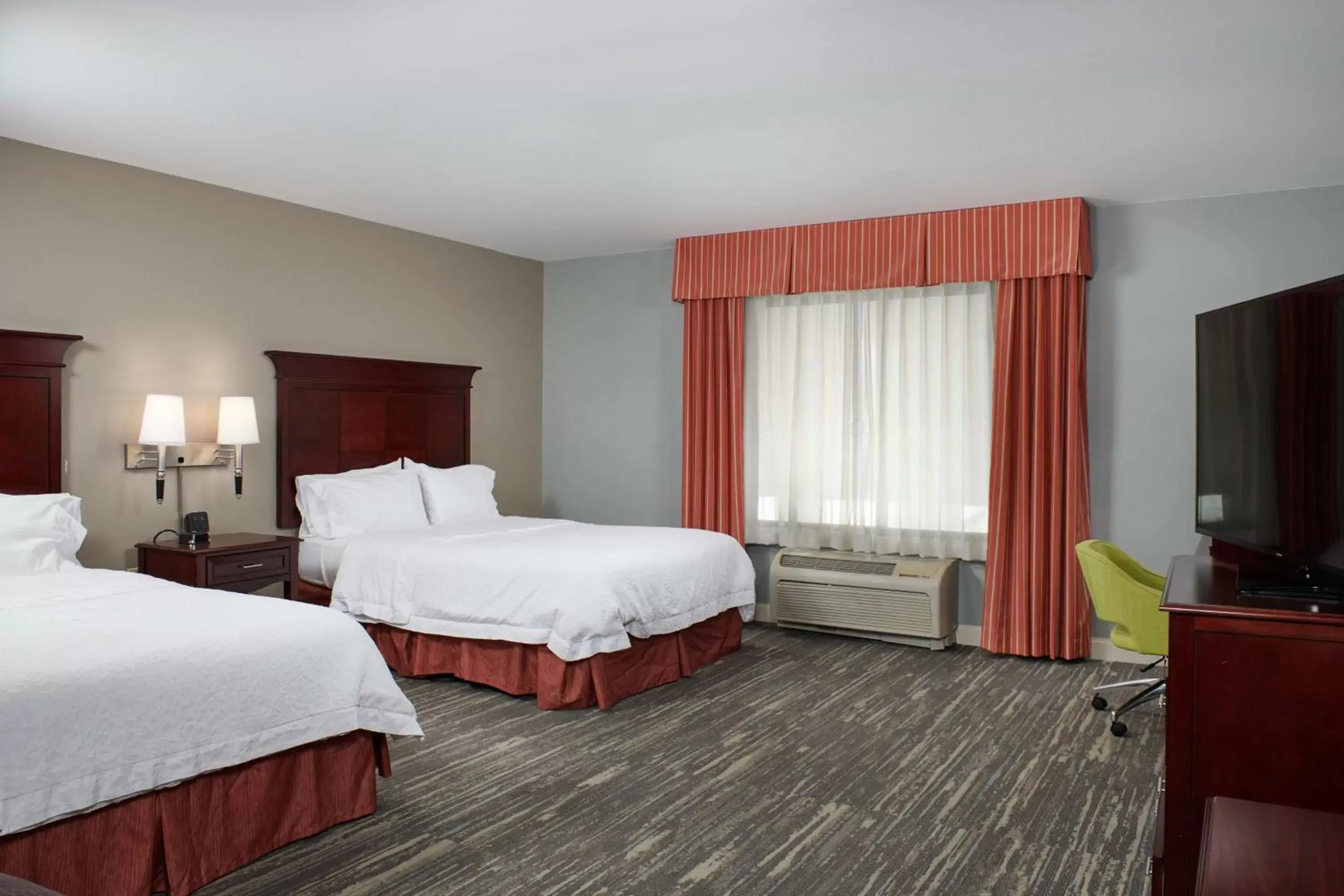 Bed in Hampton Inn & Suites Denver/Highlands Ranch