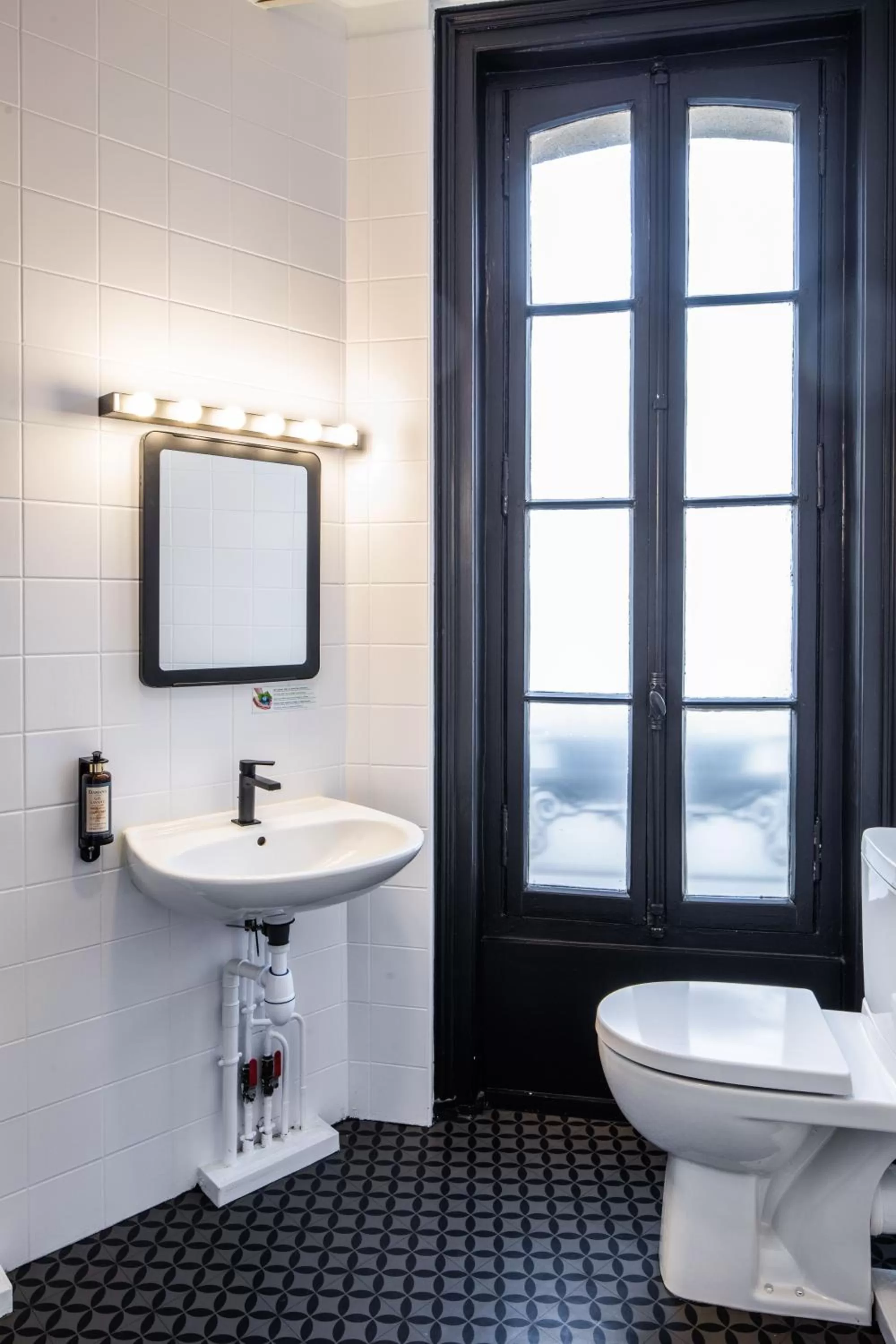 Bathroom in Hôtel Lanjuinais