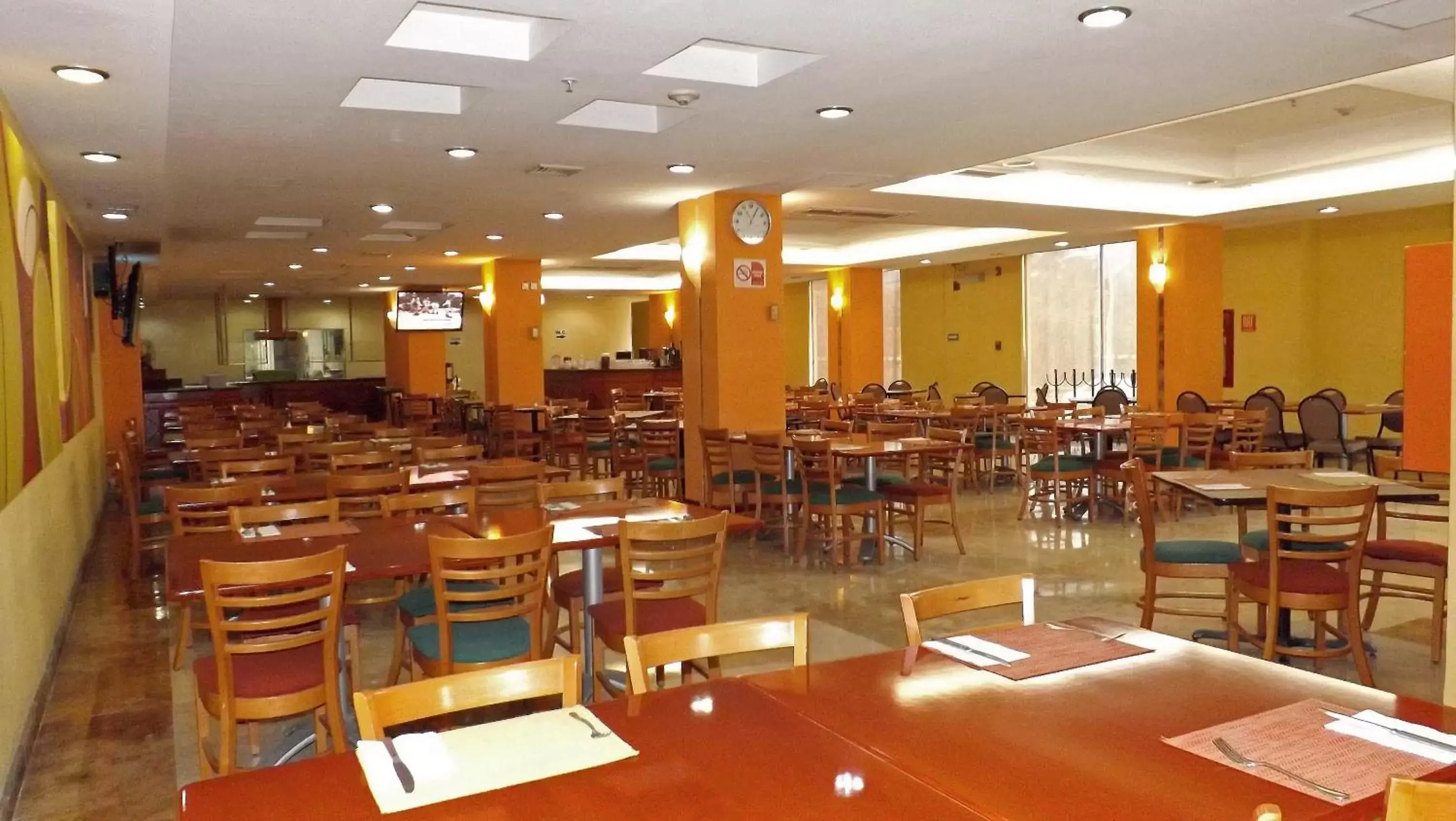 Restaurant/Places to Eat in Hípico inn Hotel