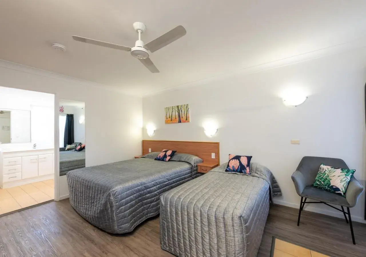 Bedroom, Bed in Riviera on Ruthven Motel