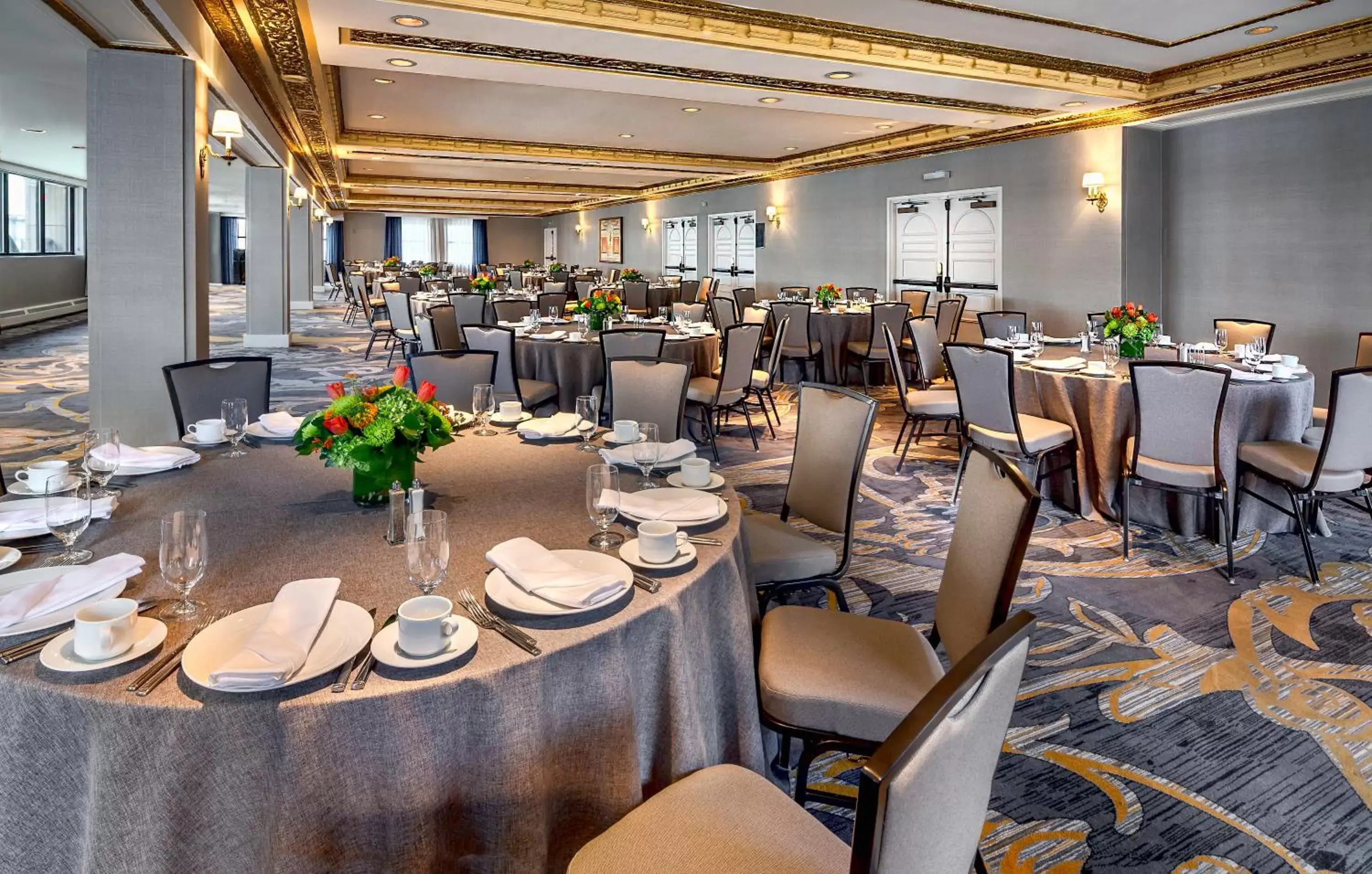 Banquet/Function facilities, Restaurant/Places to Eat in InterContinental Chicago Magnificent Mile, an IHG Hotel