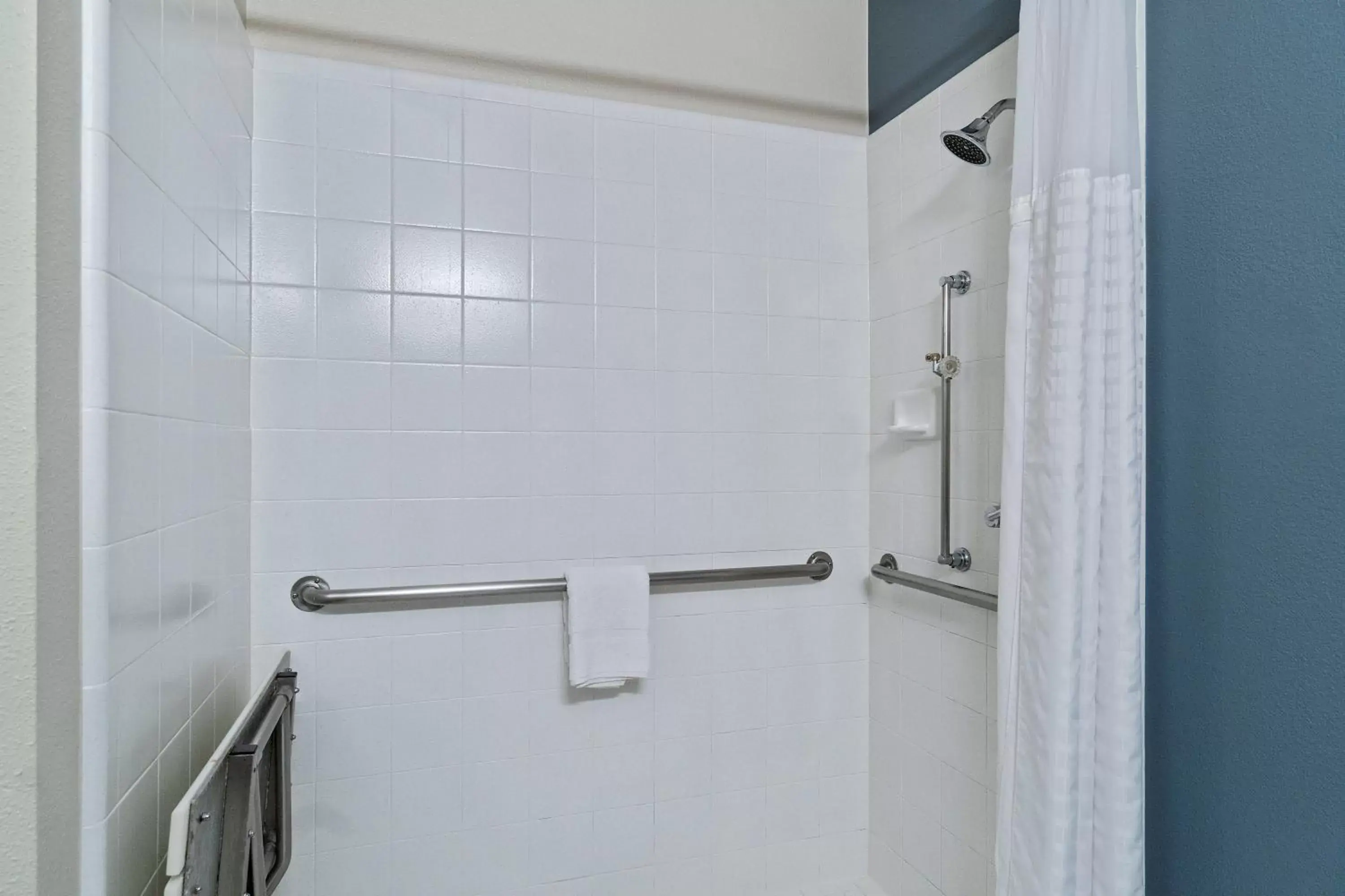 Bathroom in Extended Stay America Suites - San Francisco - San Mateo - SFO