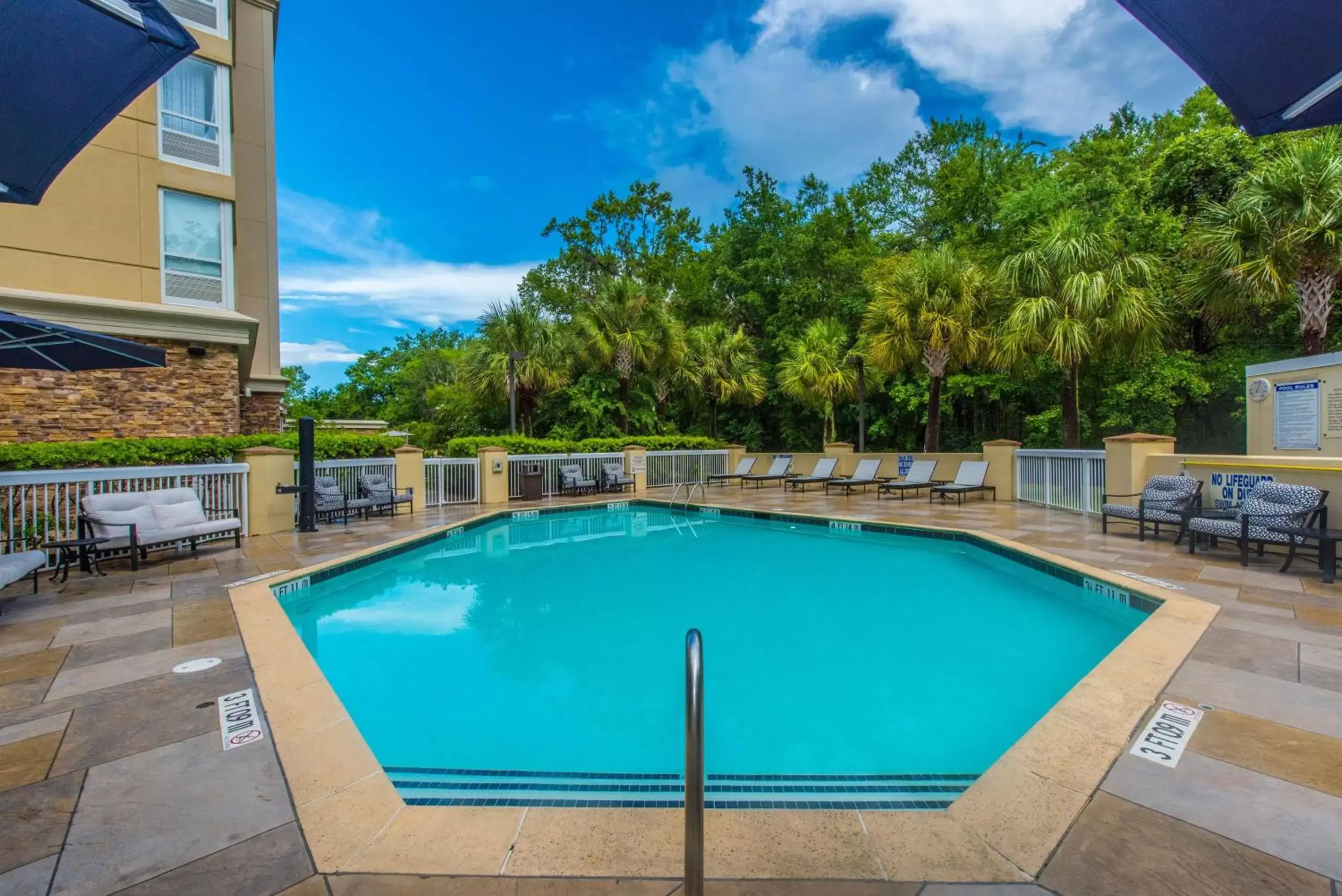 Property building, Swimming Pool in DoubleTree by Hilton North Charleston - Convention Center