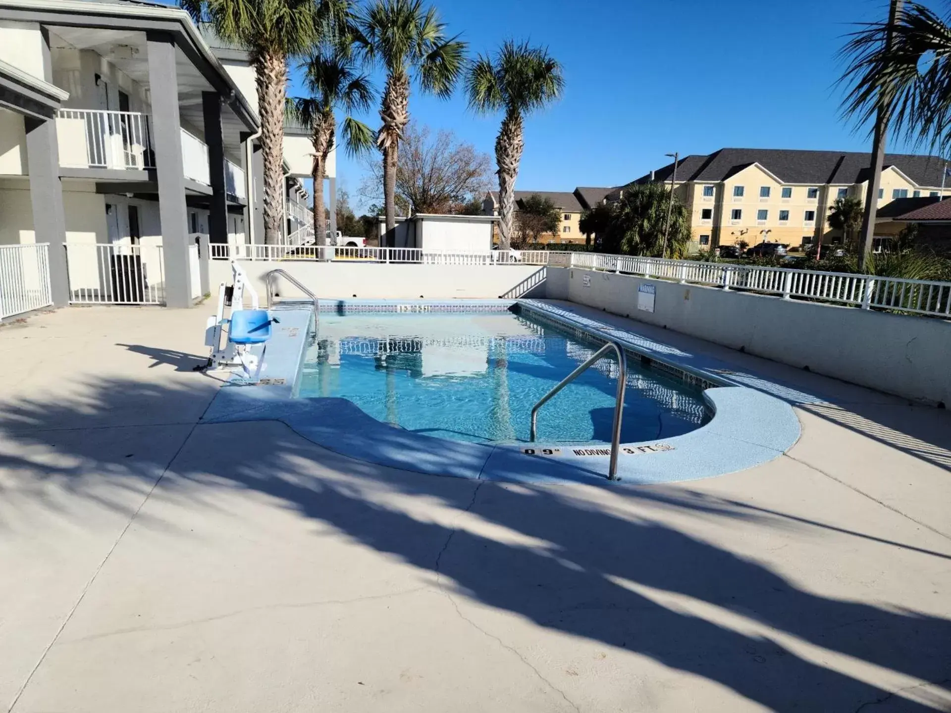 Swimming pool in Baymont by Wyndham Marianna Swimming pool in Baymont by Wyndham Marianna