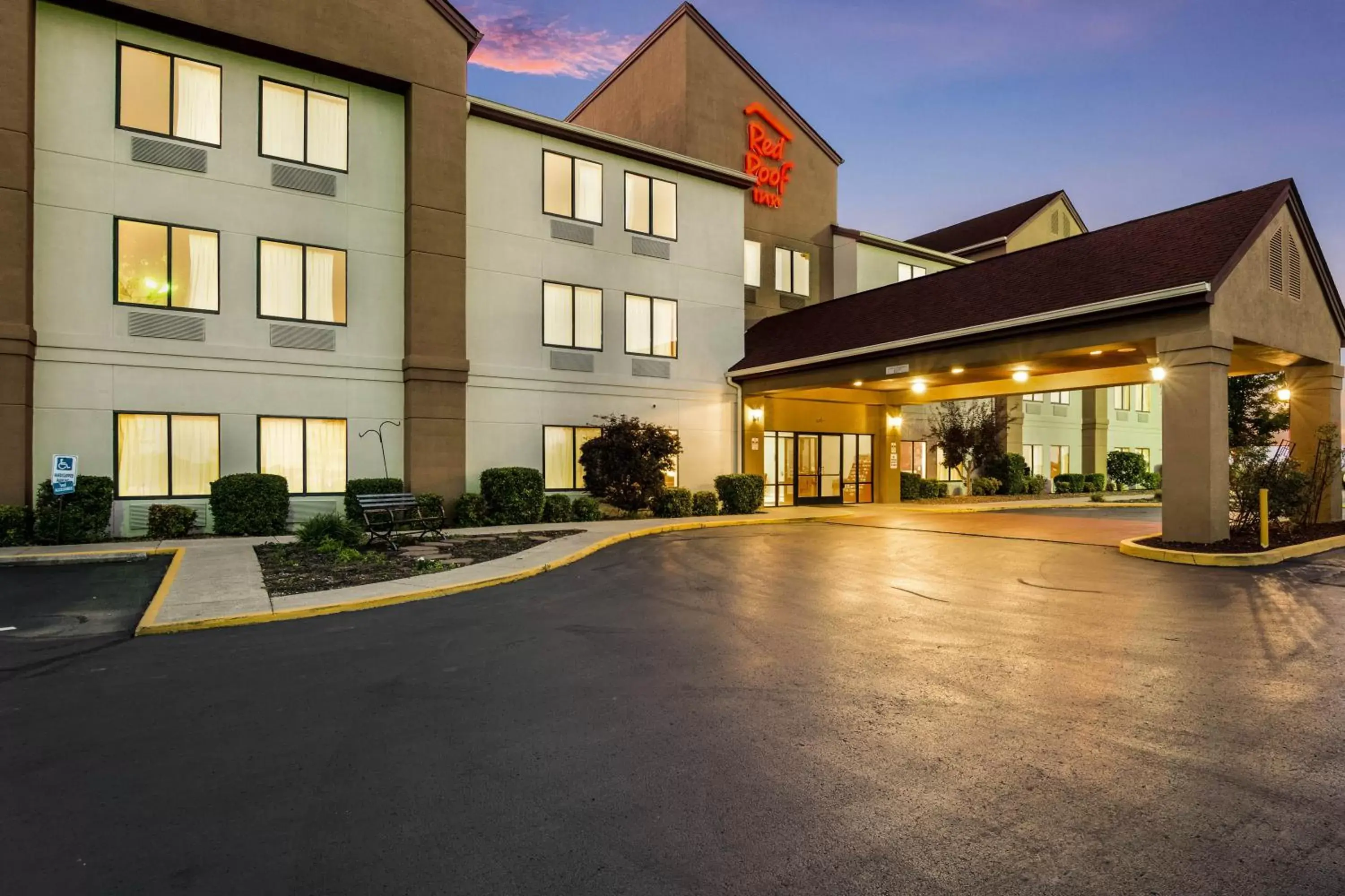 Property Building in Red Roof Inn Richmond, KY