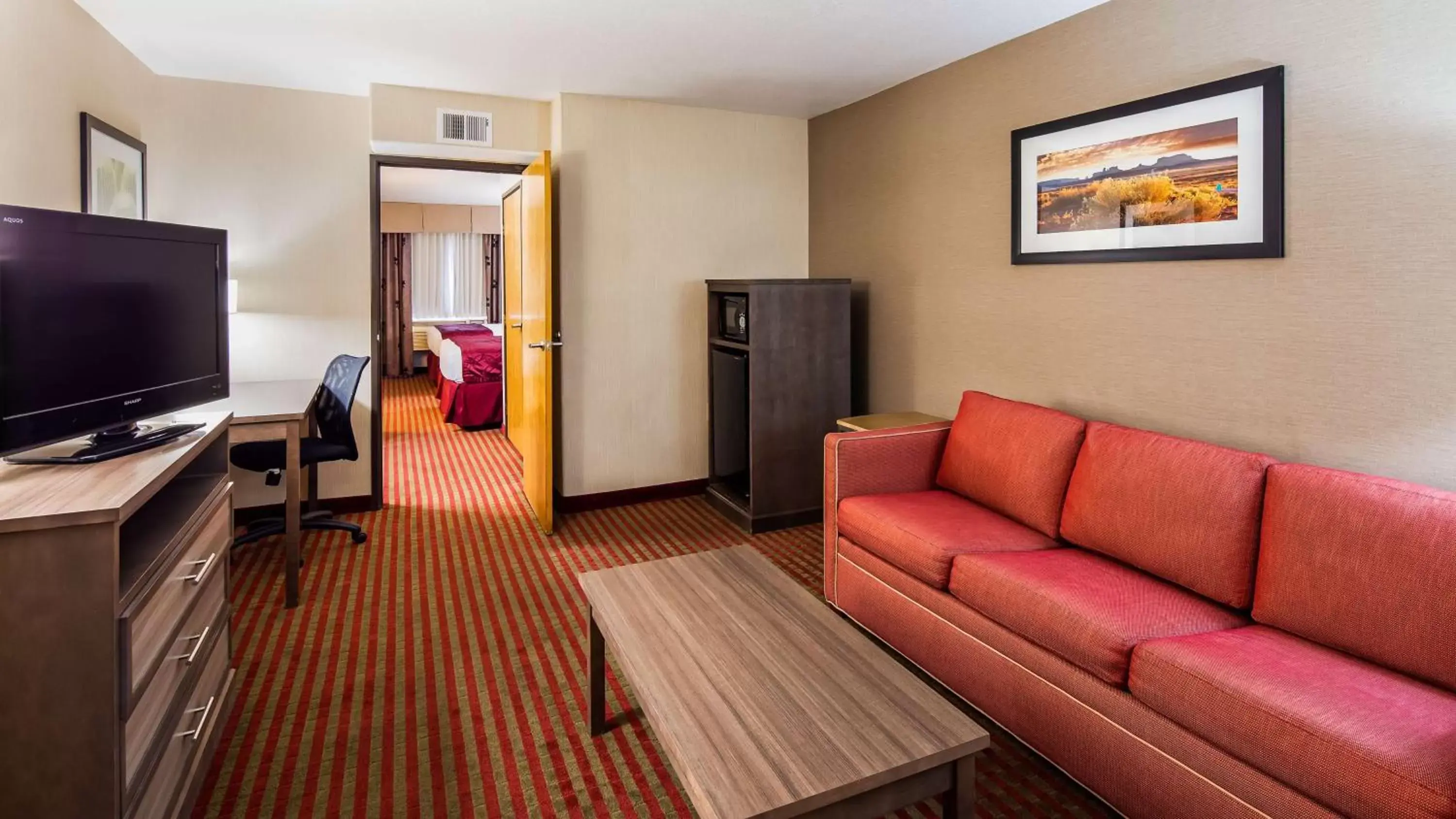 Photo of the whole room, Seating Area in Best Western Plus Executive Suites Albuquerque