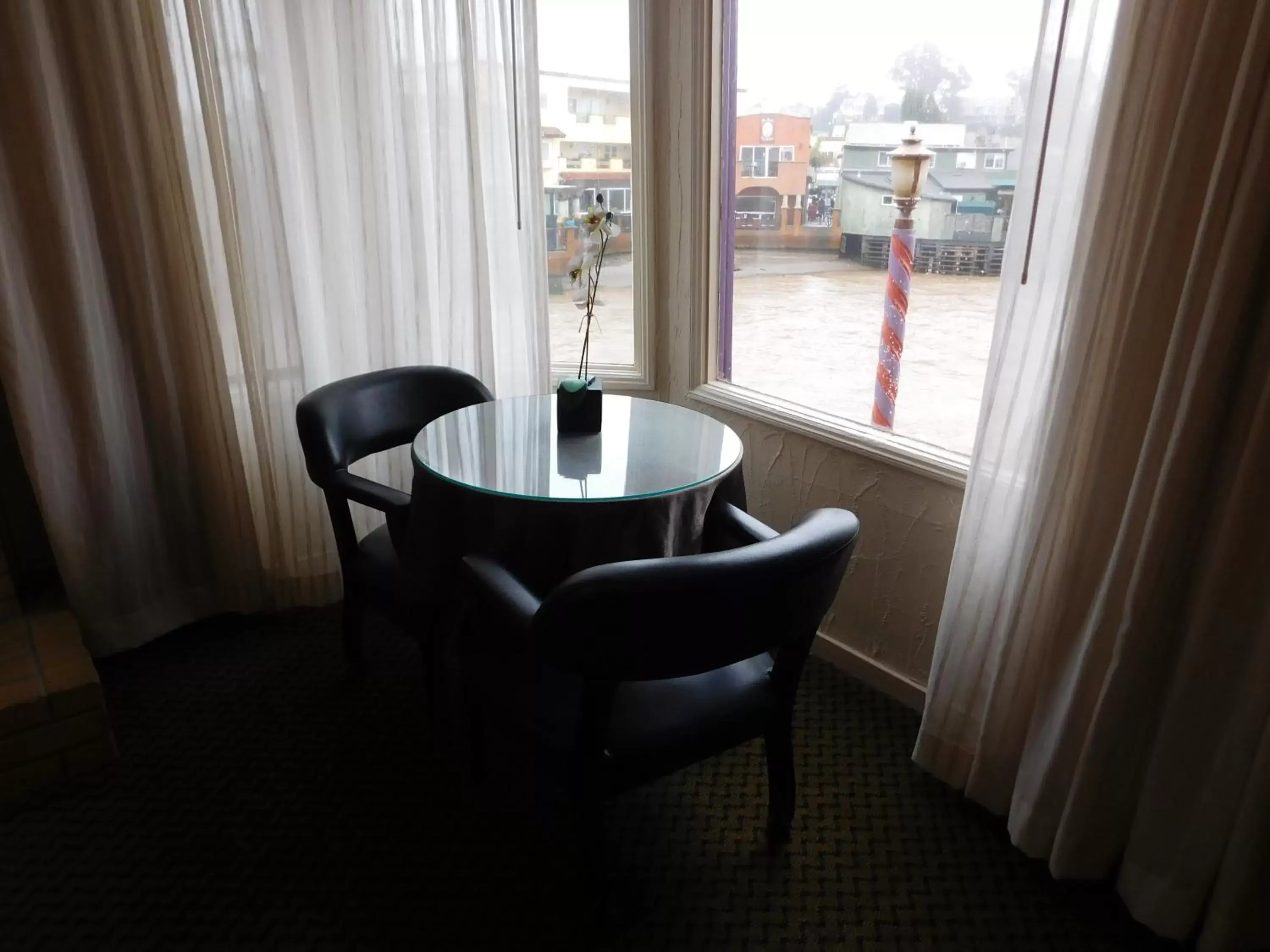 Seating Area in Capitola Venetian Hotel