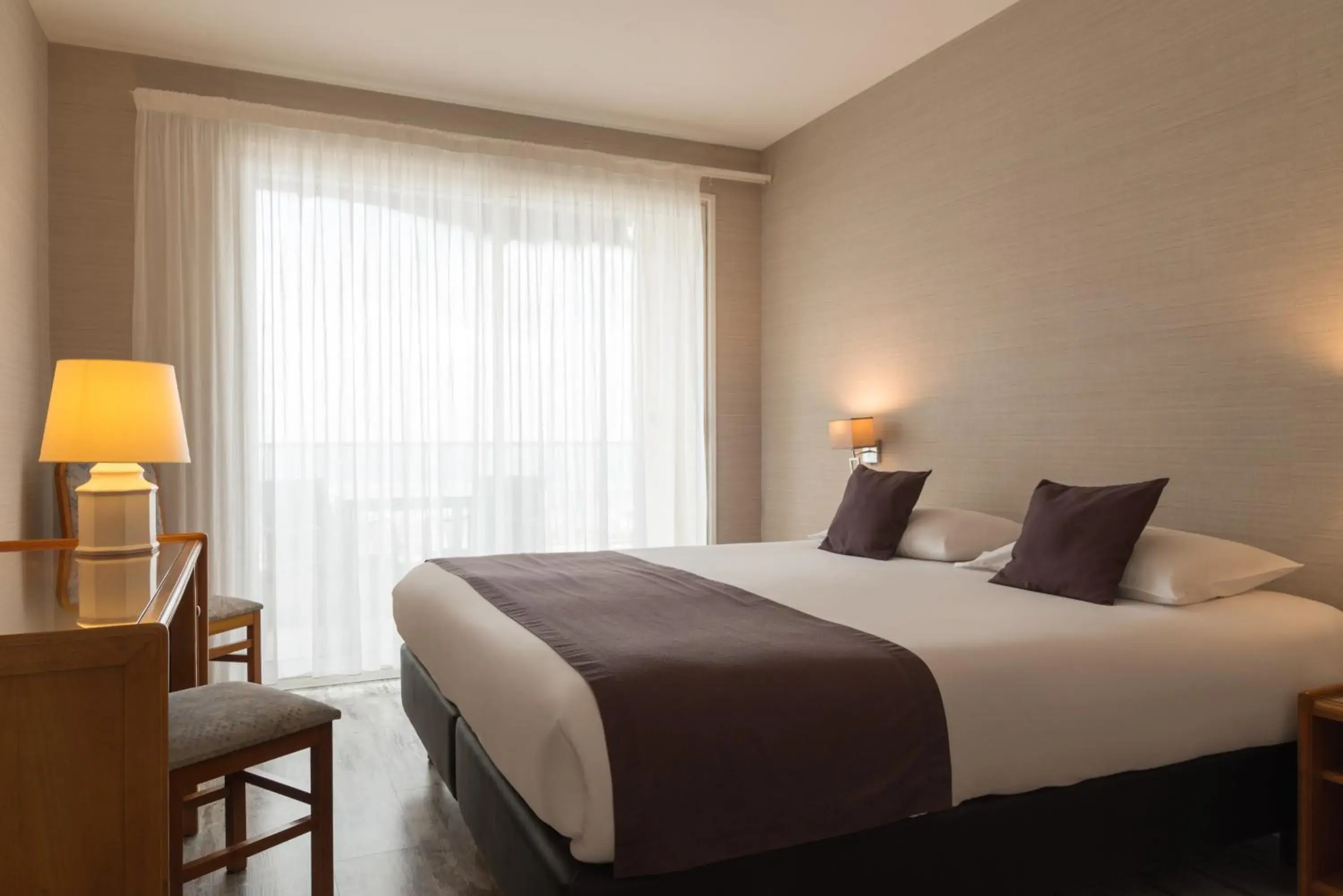 Bed in The Originals City, Hotel Frisia, Beaulieu-sur-Mer (Inter-Hotel)