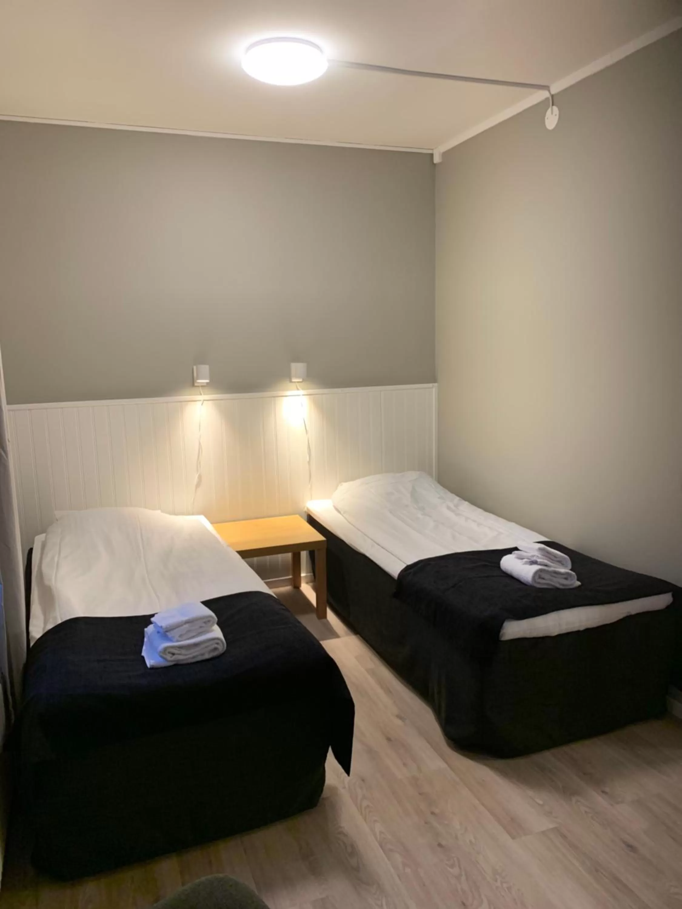 Property building, Bed in Vallabiten Rum och Lägenheter