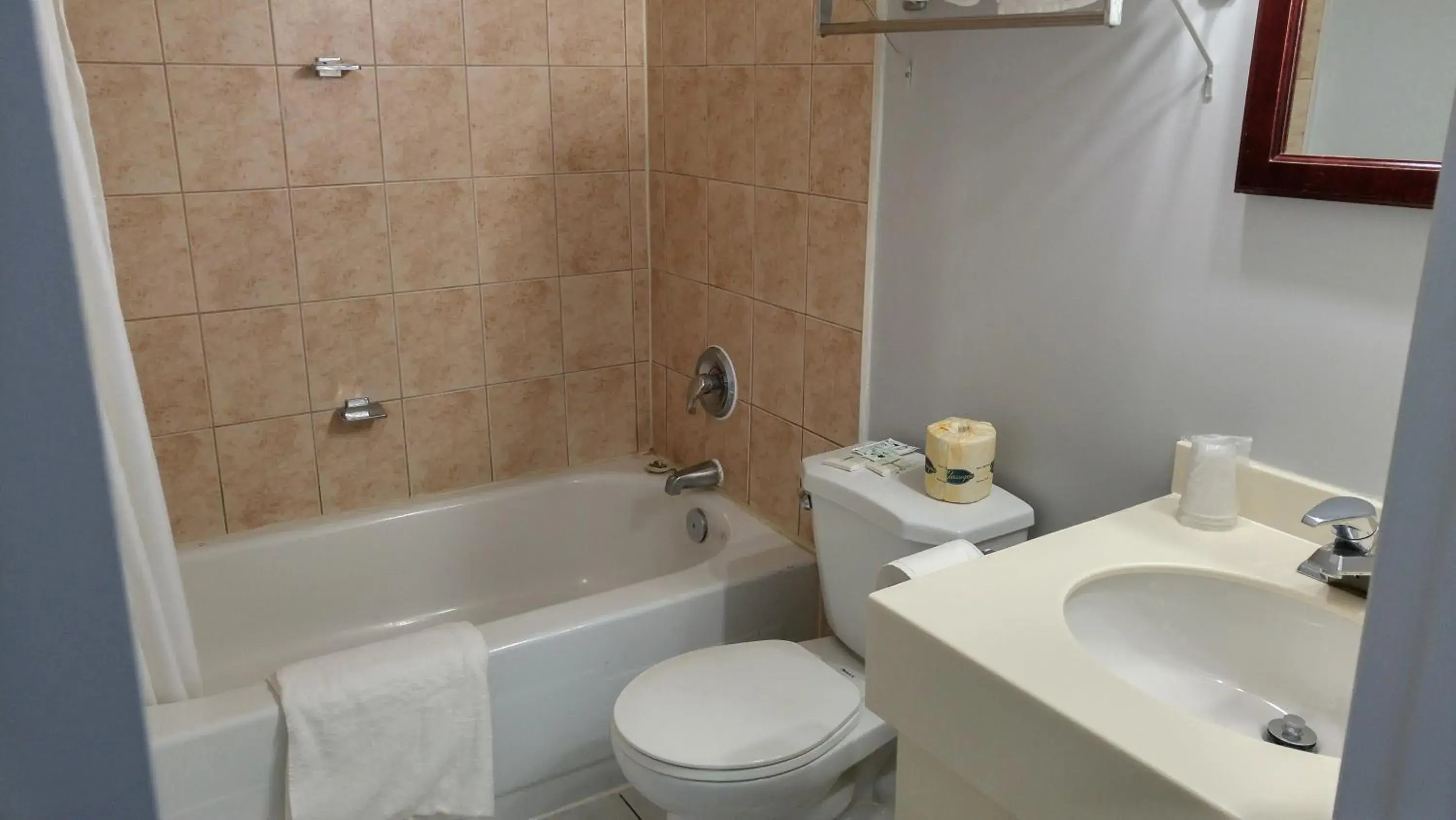 Property building, Bathroom in 7 Nights Stay