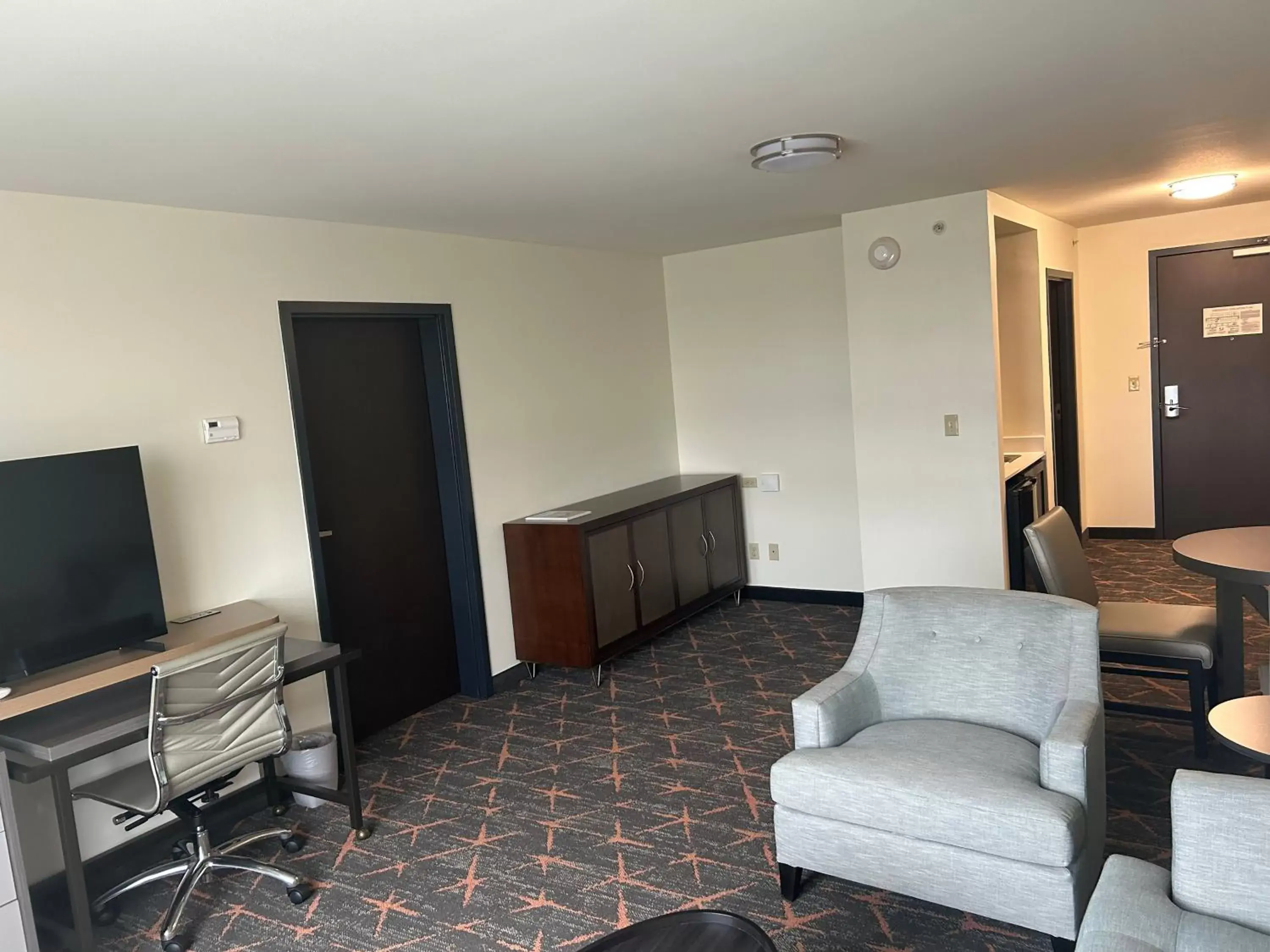 Seating Area in Holiday Inn Hotel & Suites Tulsa South, an IHG Hotel